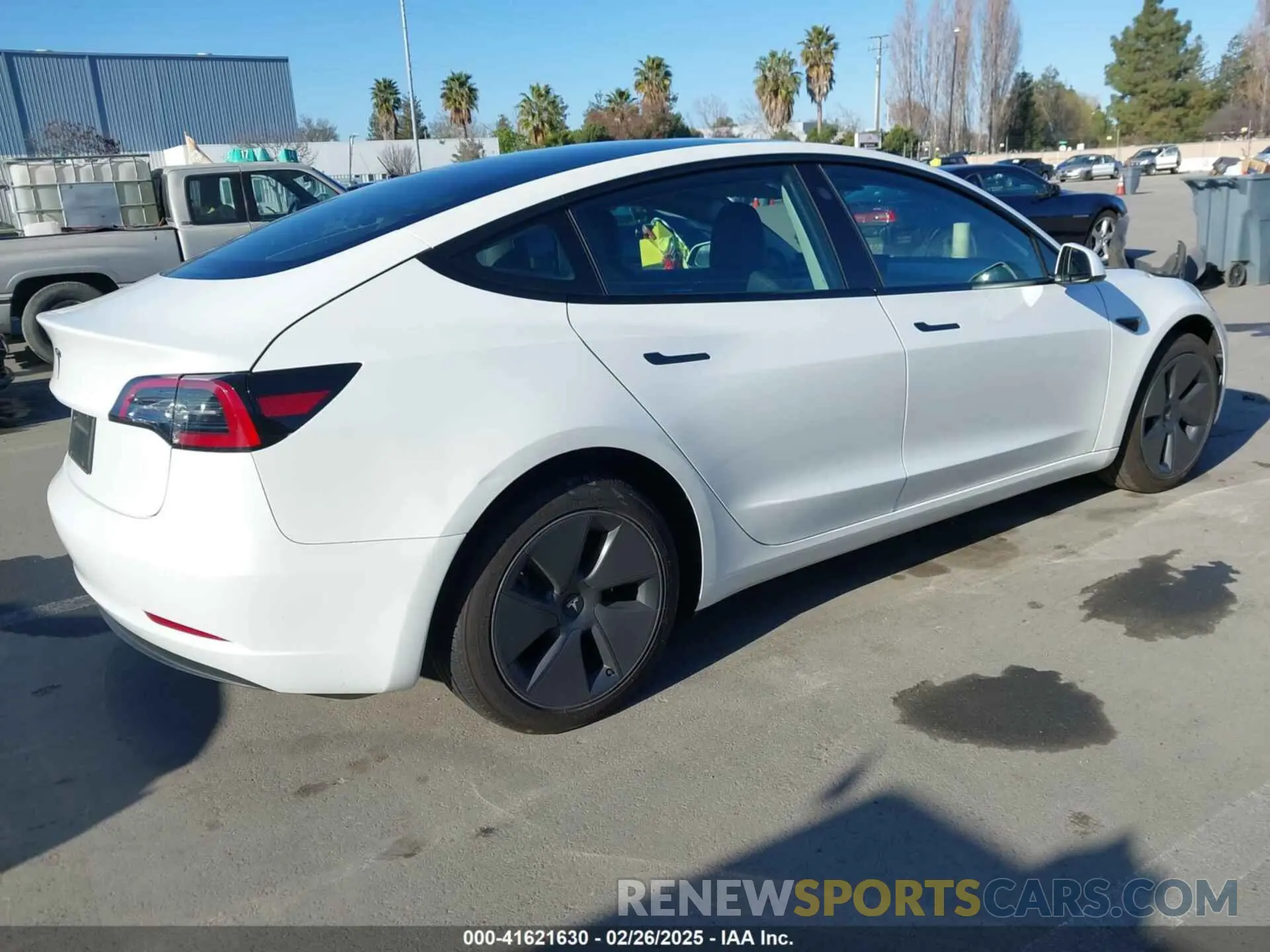 4 Фотография поврежденного автомобиля 5YJ3E1EA6PF606131 TESLA MODEL 3 2023