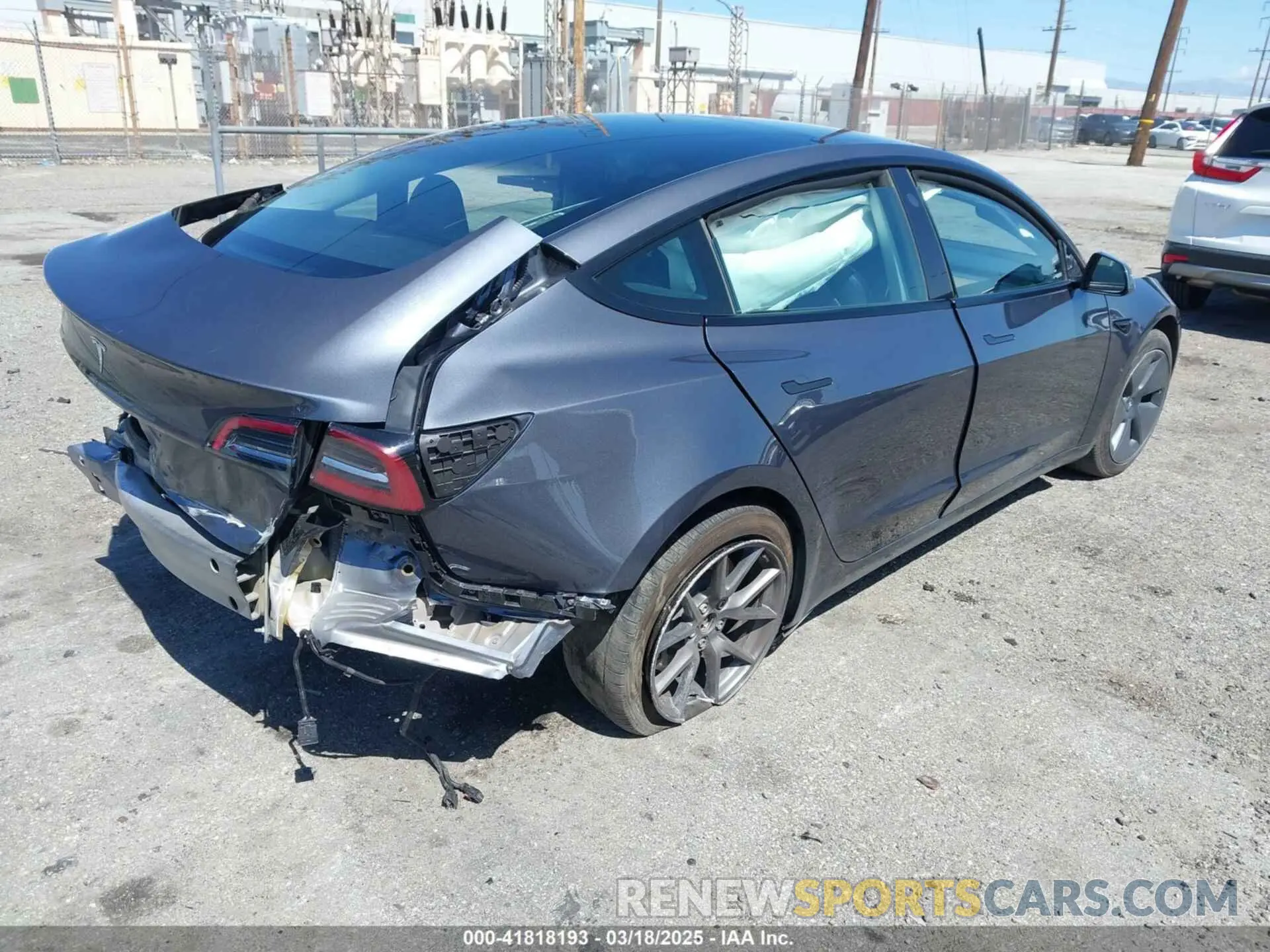 4 Photograph of a damaged car 5YJ3E1EA6PF659914 TESLA MODEL 3 2023