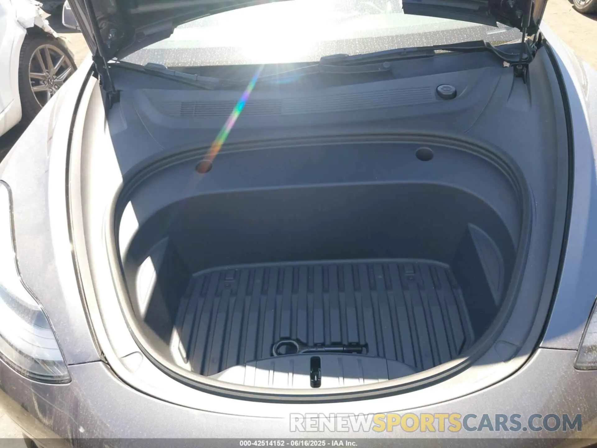 10 Photograph of a damaged car 5YJ3E1EA6PF709680 TESLA MODEL 3 2023
