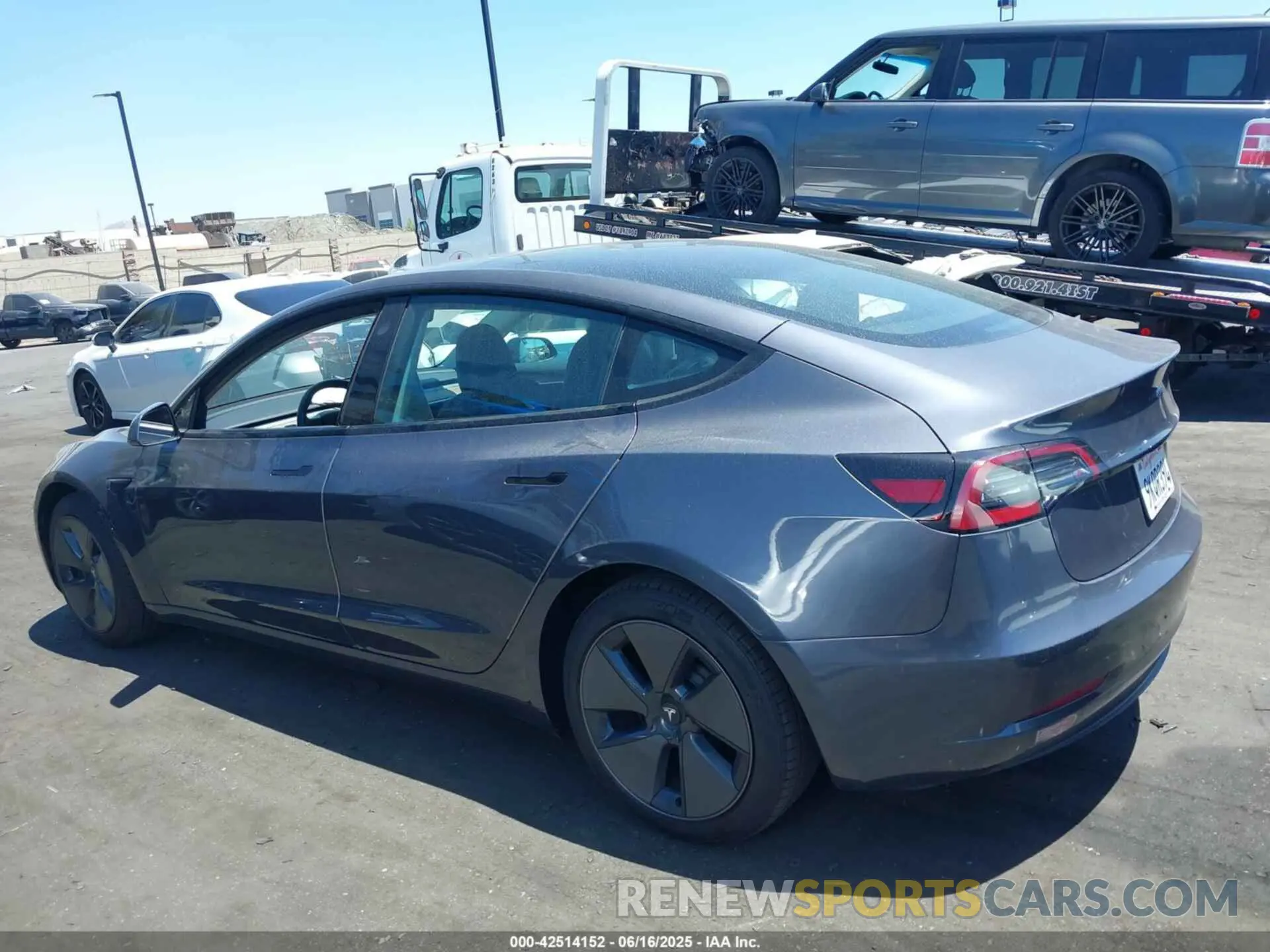 14 Photograph of a damaged car 5YJ3E1EA6PF709680 TESLA MODEL 3 2023