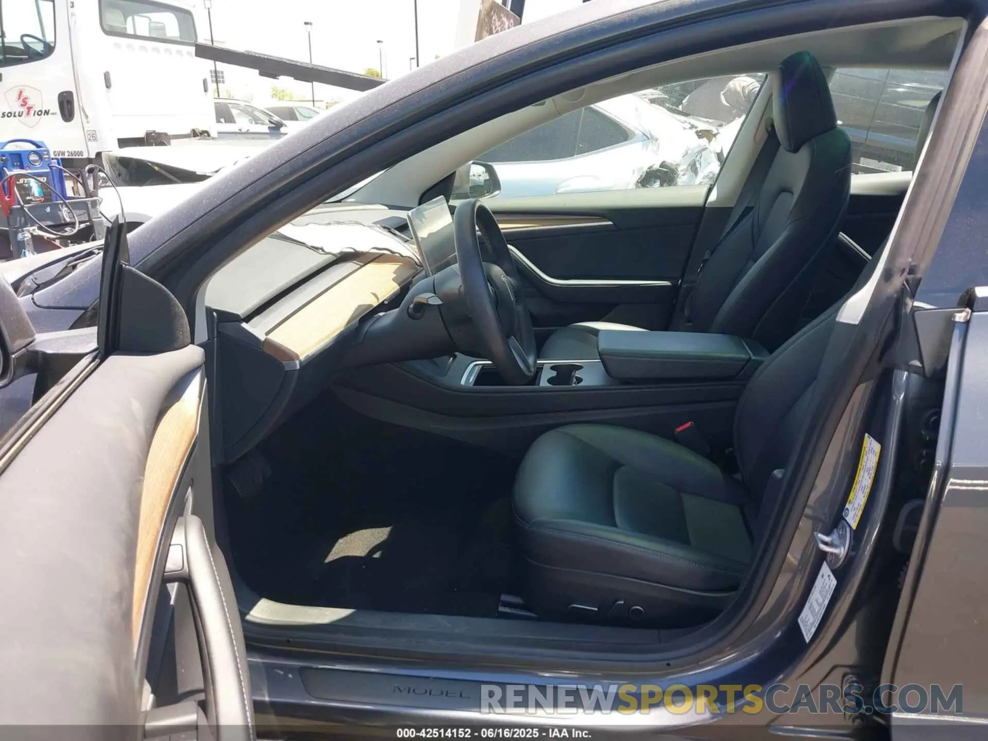5 Photograph of a damaged car 5YJ3E1EA6PF709680 TESLA MODEL 3 2023