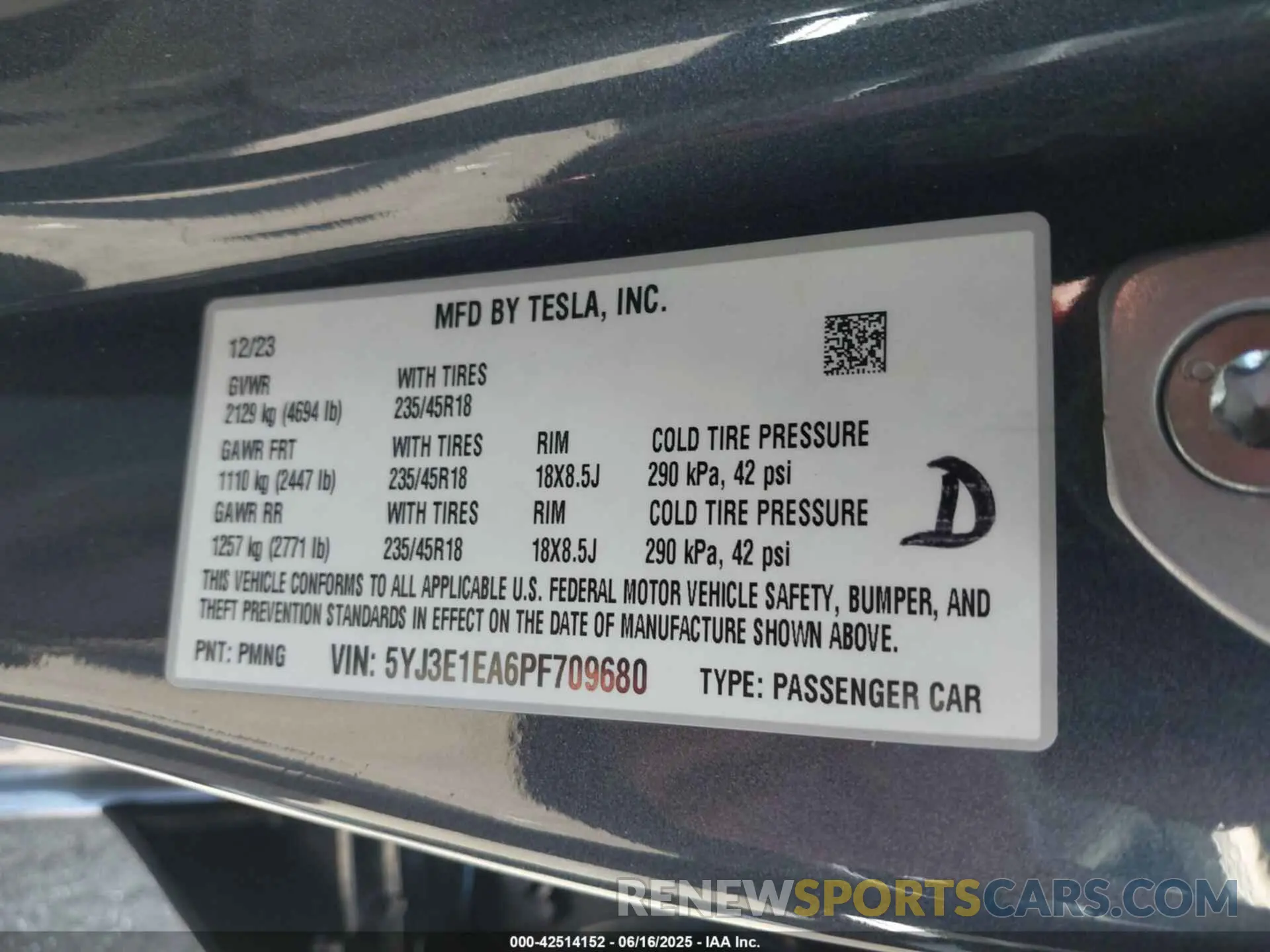 9 Photograph of a damaged car 5YJ3E1EA6PF709680 TESLA MODEL 3 2023