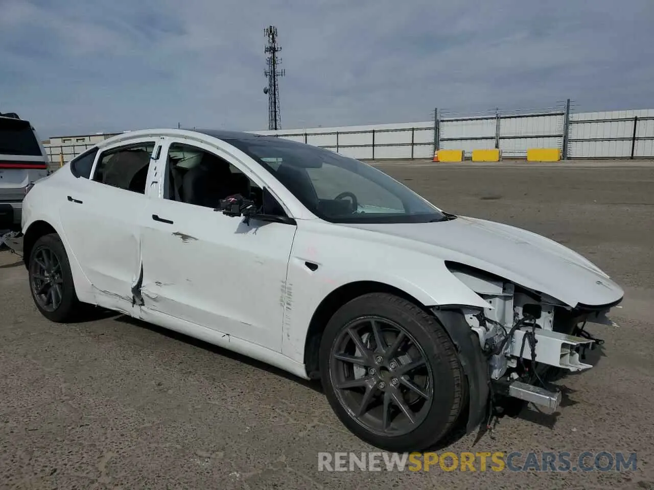 4 Photograph of a damaged car 5YJ3E1EA7PF546974 TESLA MODEL 3 2023