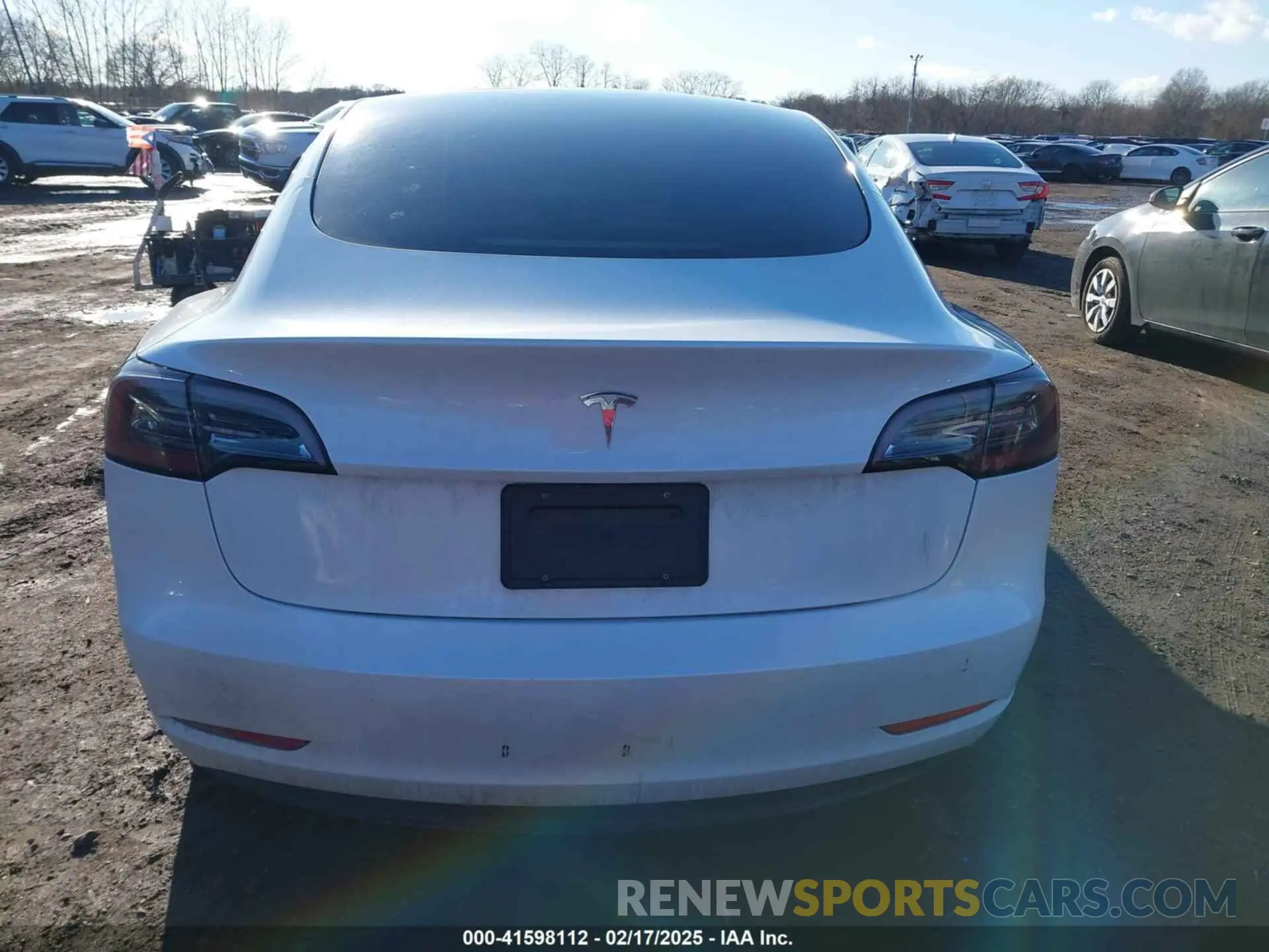 16 Photograph of a damaged car 5YJ3E1EA7PF550524 TESLA MODEL 3 2023