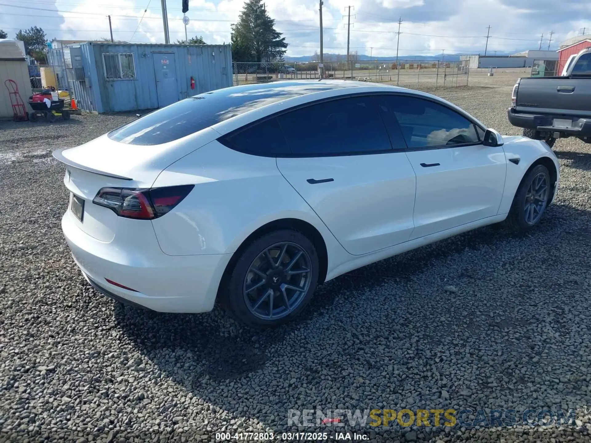 4 Фотография поврежденного автомобиля 5YJ3E1EA7PF570871 TESLA MODEL 3 2023