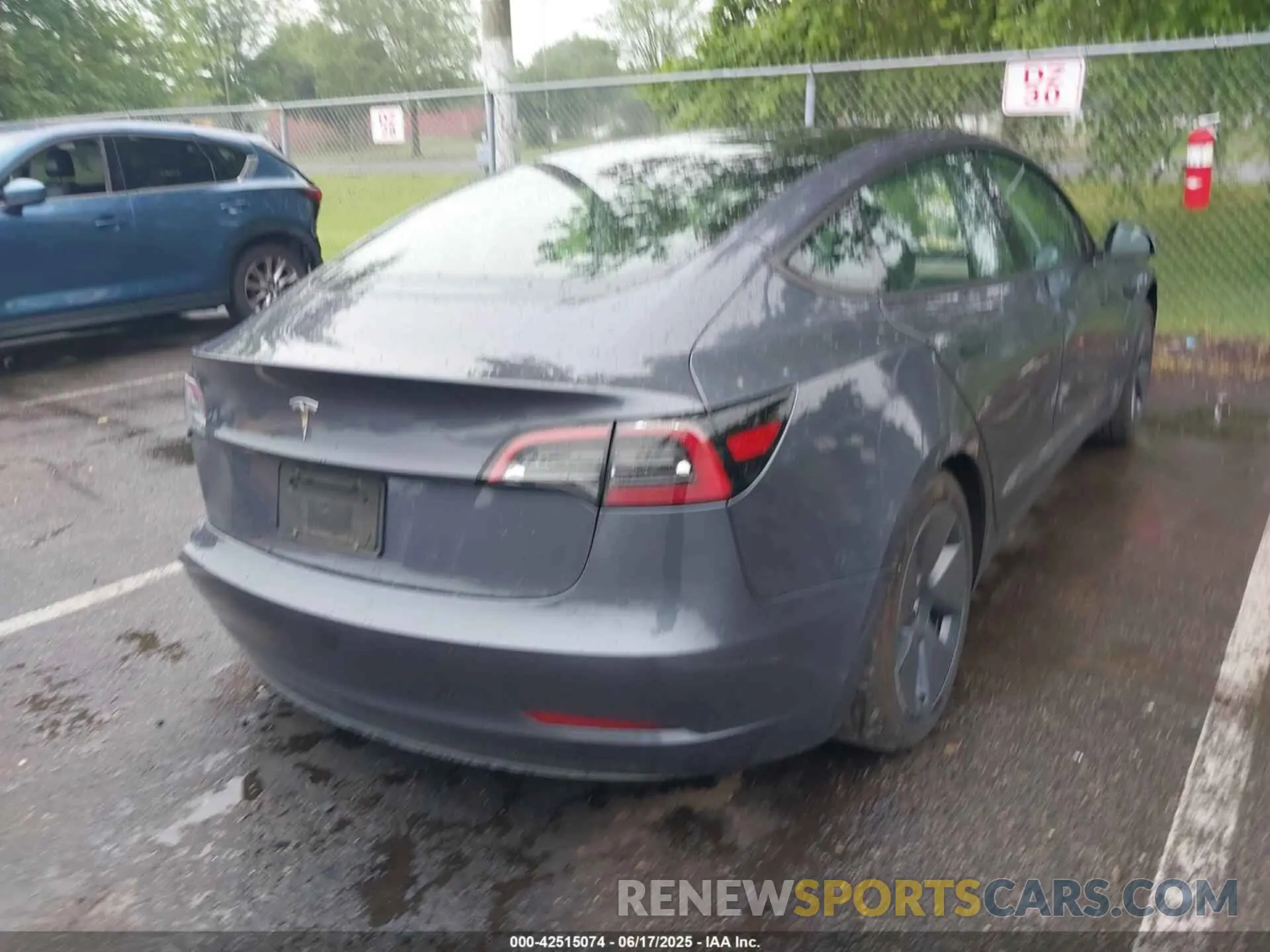 4 Фотография поврежденного автомобиля 5YJ3E1EA7PF658464 TESLA MODEL 3 2023