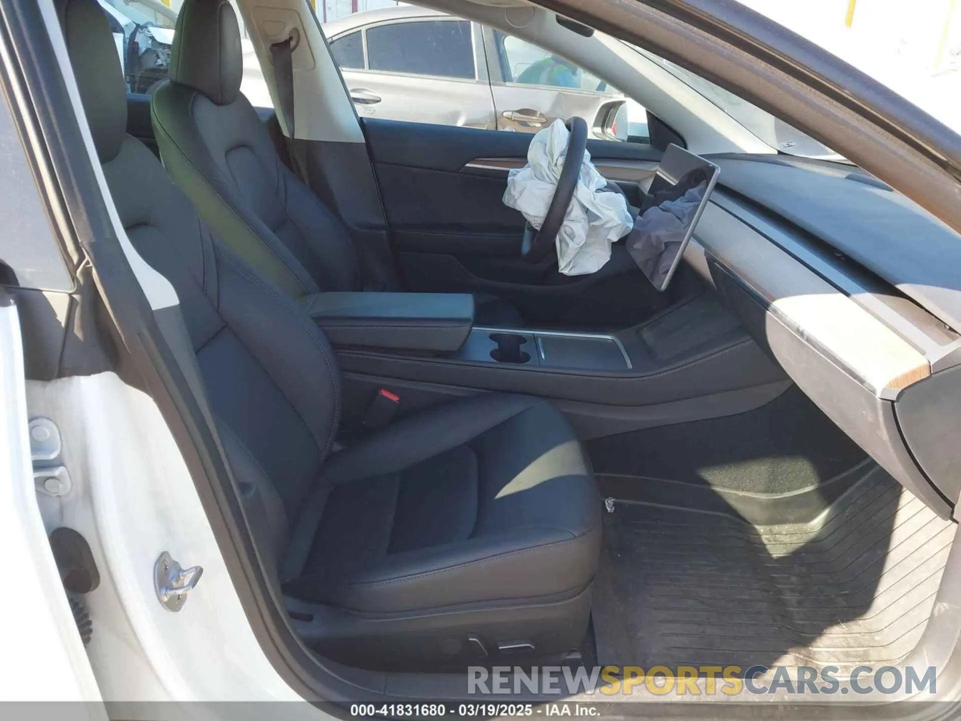 5 Photograph of a damaged car 5YJ3E1EA7PF693103 TESLA MODEL 3 2023