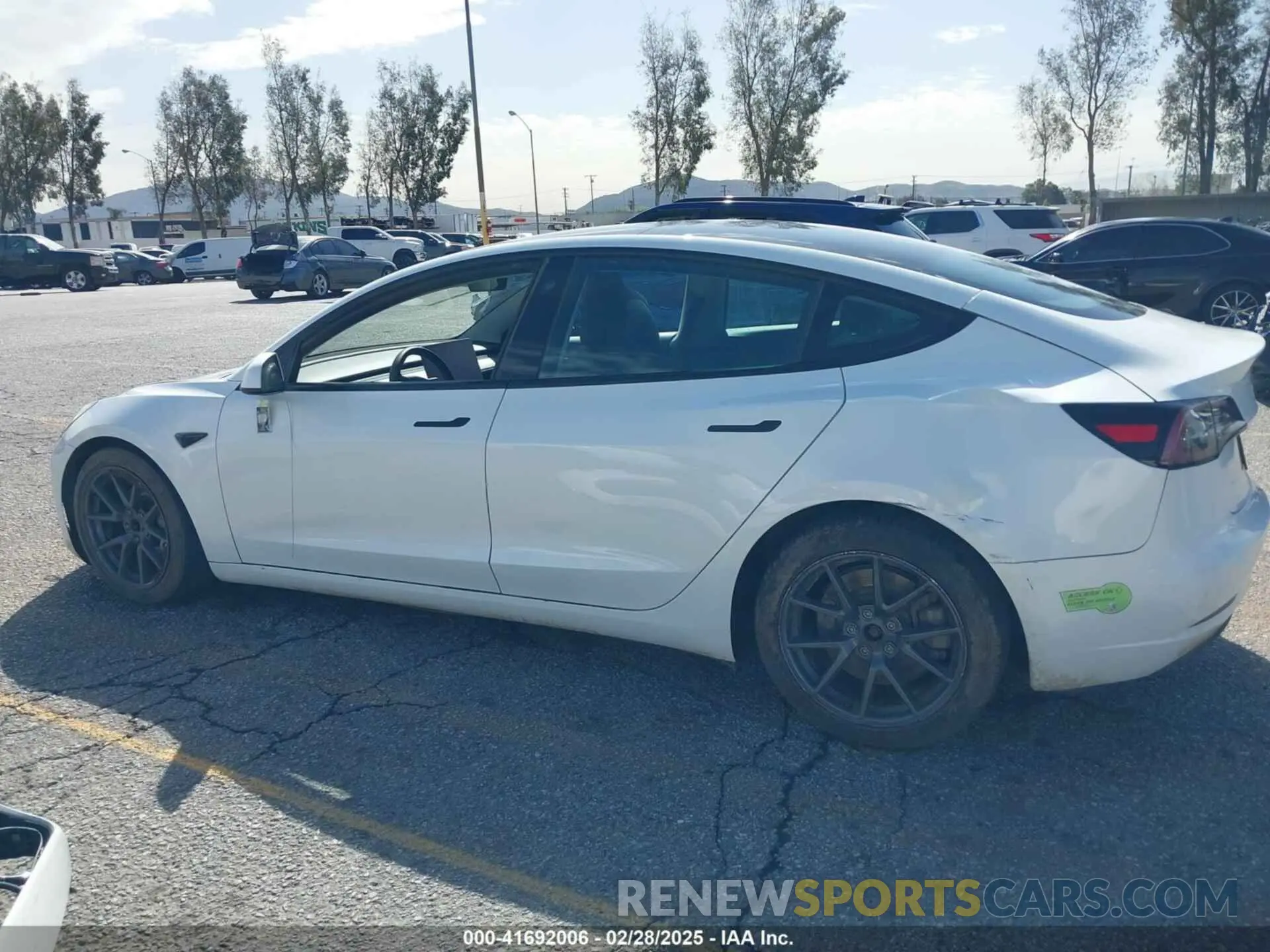 14 Photograph of a damaged car 5YJ3E1EA8PF398110 TESLA MODEL 3 2023