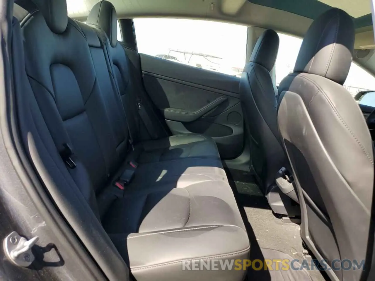 10 Photograph of a damaged car 5YJ3E1EA8PF422633 TESLA MODEL 3 2023
