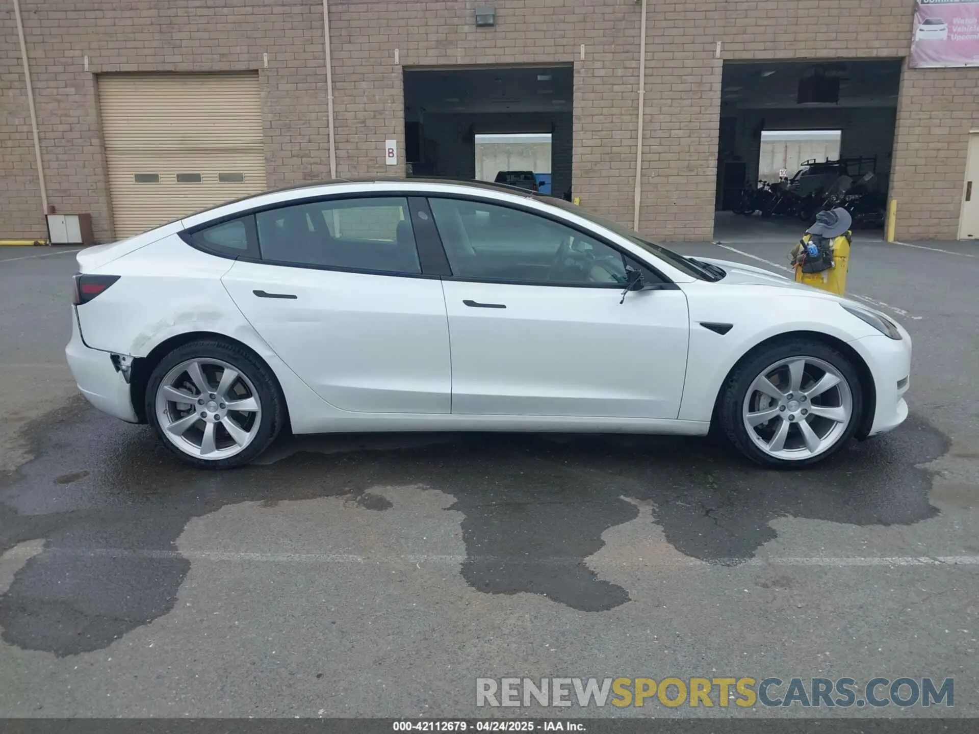 13 Фотография поврежденного автомобиля 5YJ3E1EA8PF437584 TESLA MODEL 3 2023