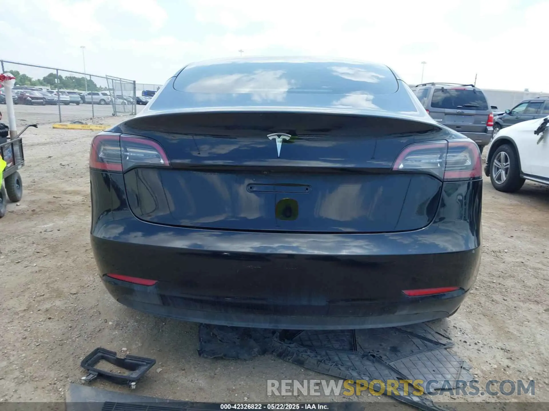17 Photograph of a damaged car 5YJ3E1EA8PF454210 TESLA MODEL 3 2023