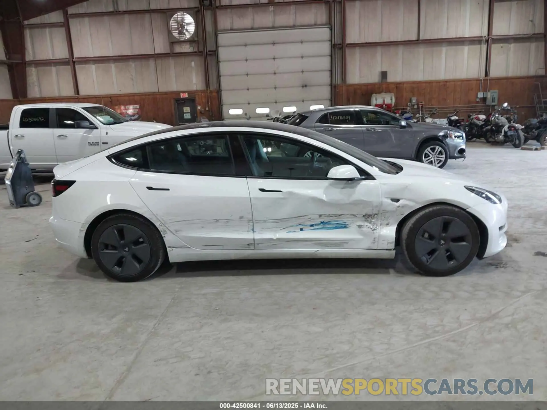 13 Фотография поврежденного автомобиля 5YJ3E1EA8PF501350 TESLA MODEL 3 2023
