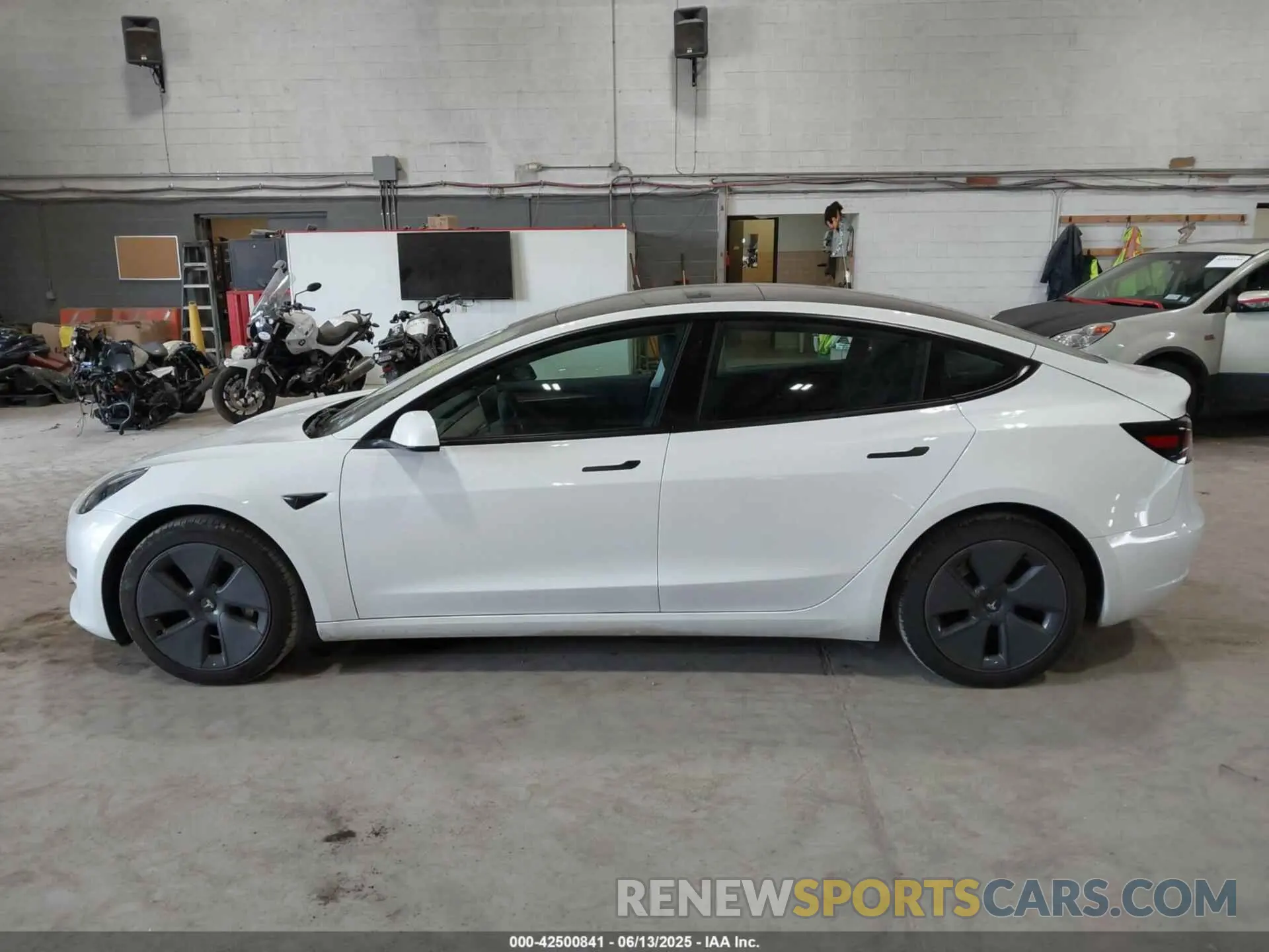 14 Фотография поврежденного автомобиля 5YJ3E1EA8PF501350 TESLA MODEL 3 2023