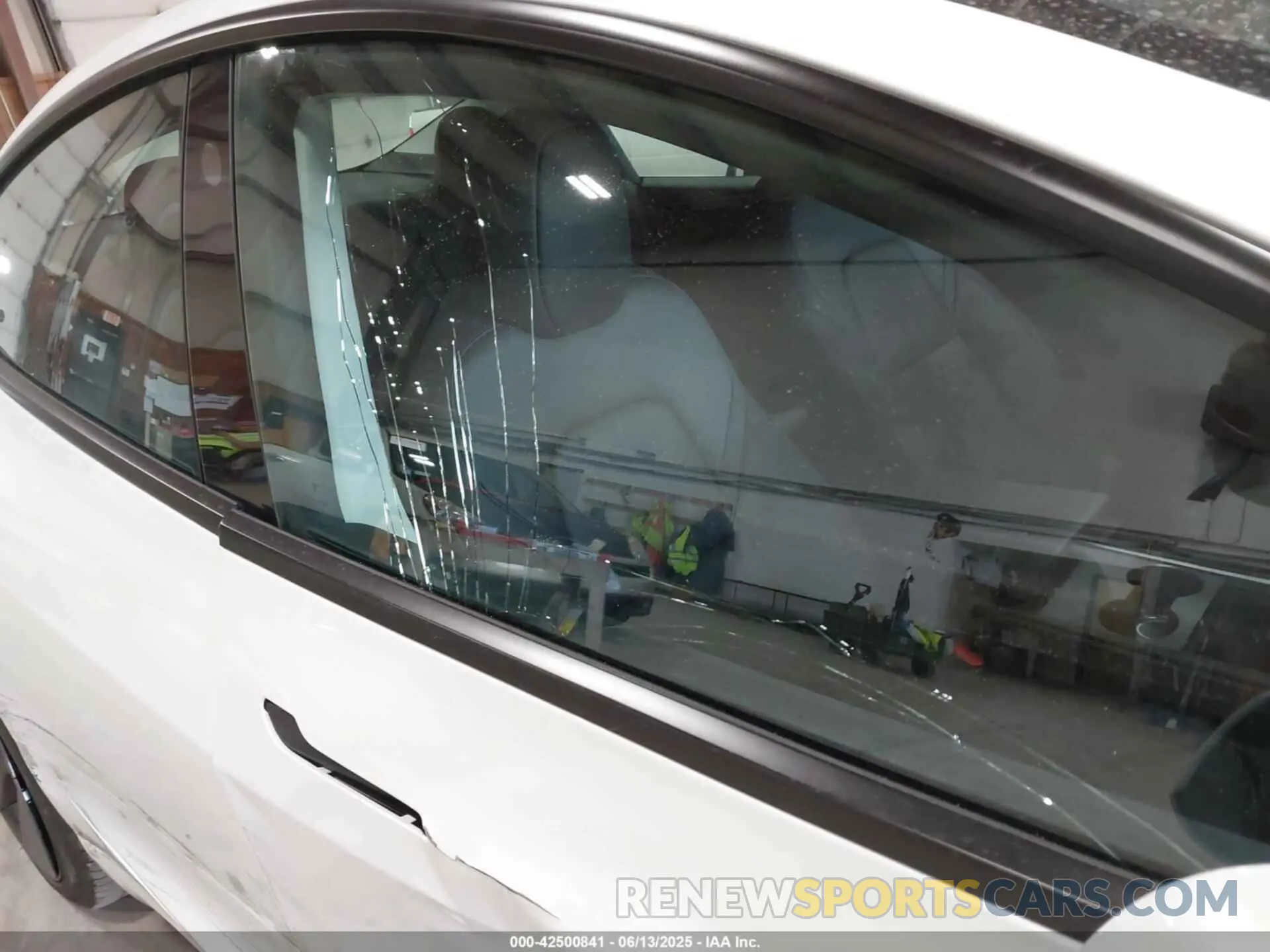 19 Фотография поврежденного автомобиля 5YJ3E1EA8PF501350 TESLA MODEL 3 2023