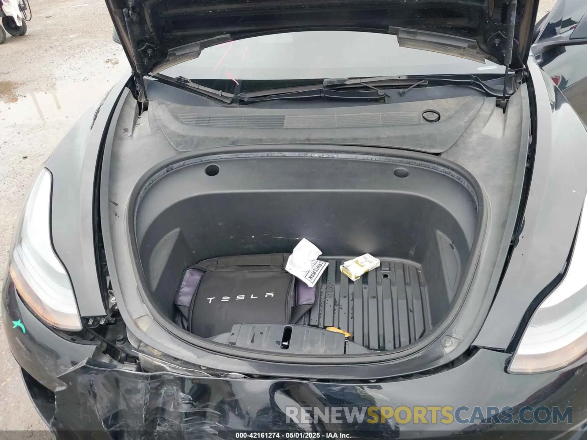 10 Photograph of a damaged car 5YJ3E1EA8PF552654 TESLA MODEL 3 2023