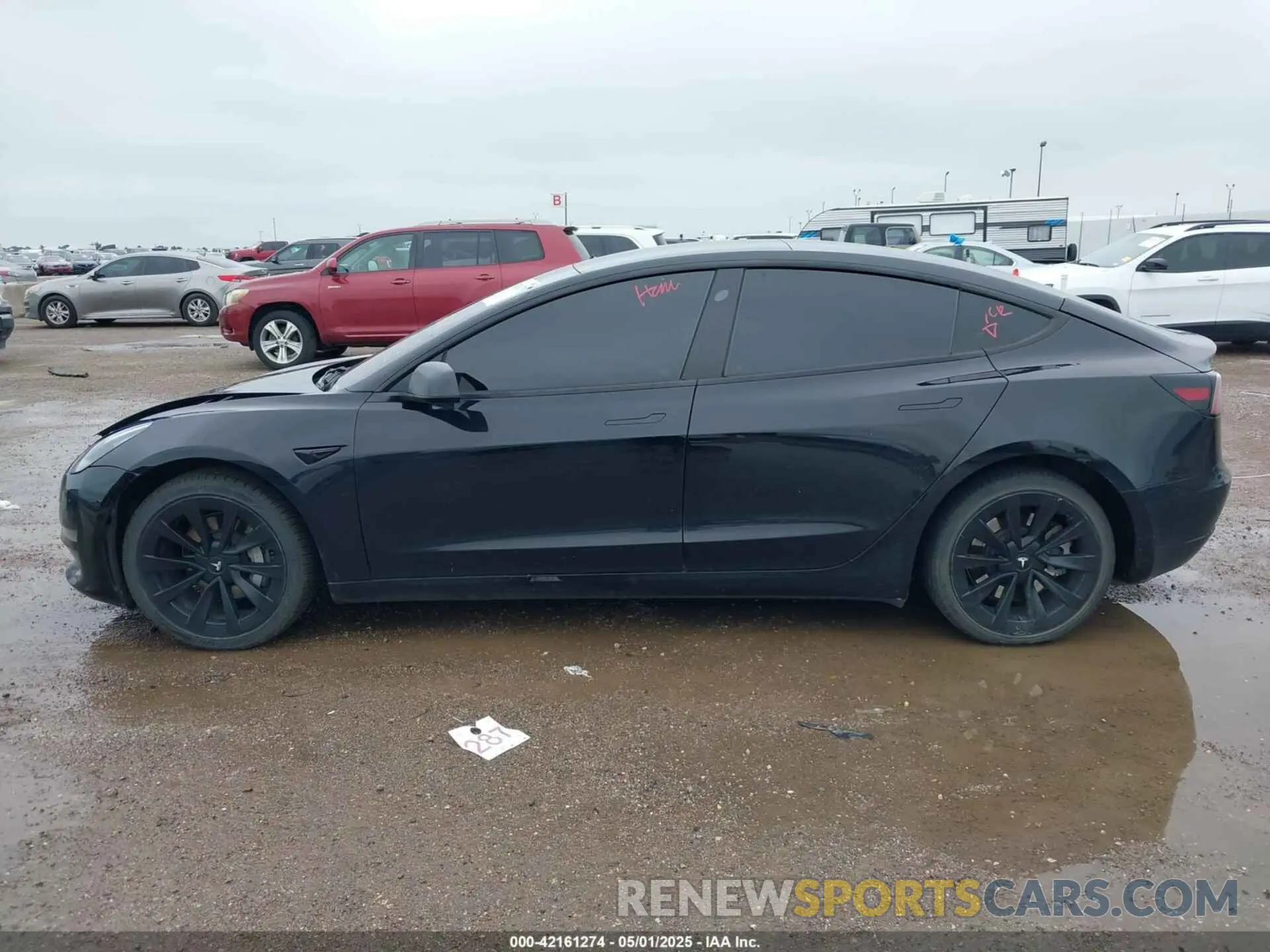 14 Photograph of a damaged car 5YJ3E1EA8PF552654 TESLA MODEL 3 2023