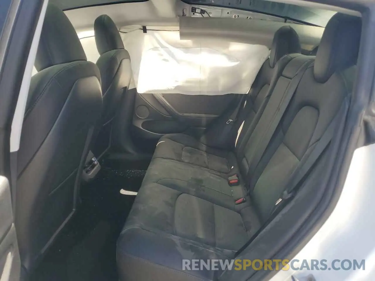 10 Photograph of a damaged car 5YJ3E1EA8PF588599 TESLA MODEL 3 2023
