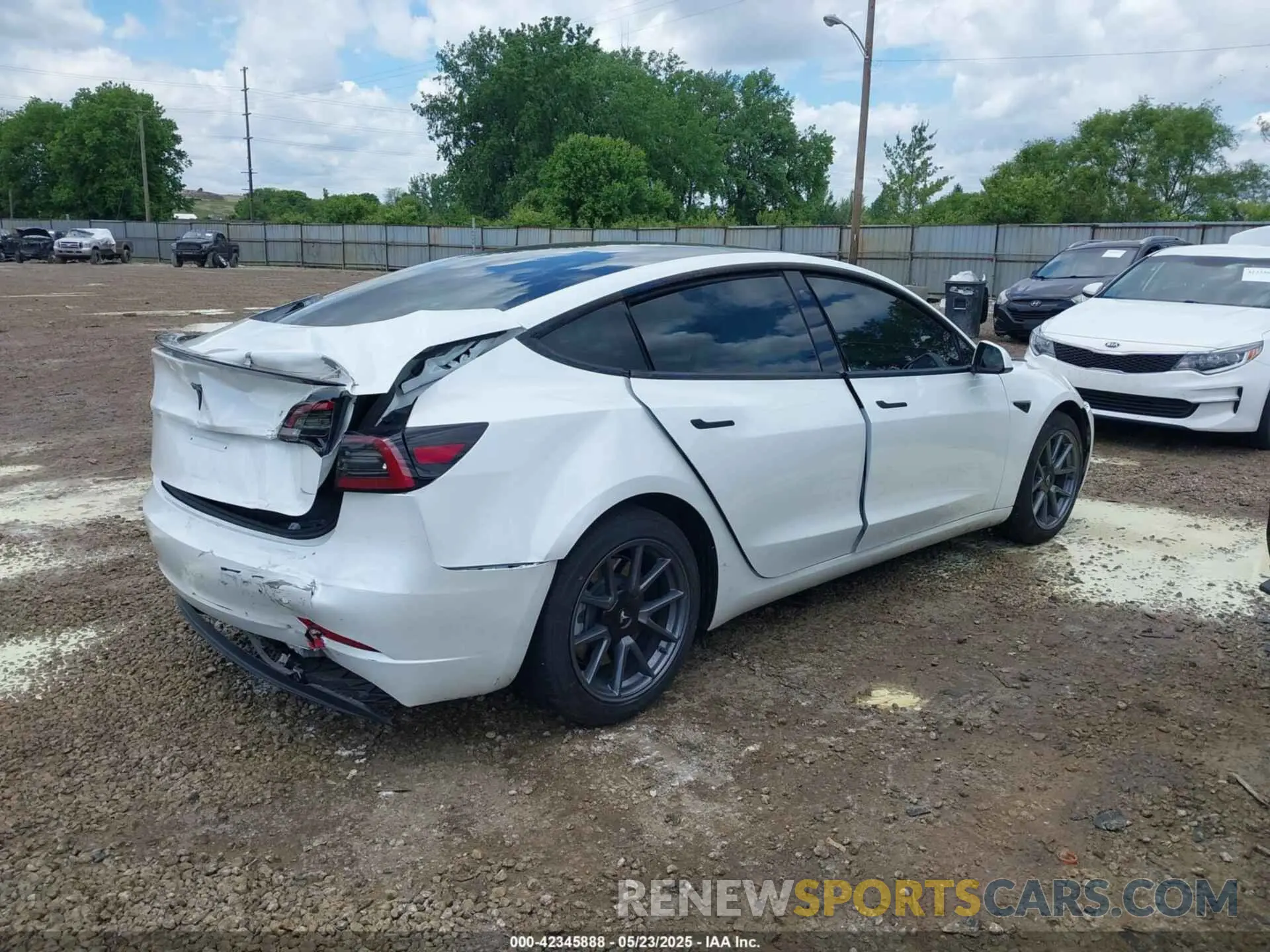 4 Фотография поврежденного автомобиля 5YJ3E1EA8PF608429 TESLA MODEL 3 2023