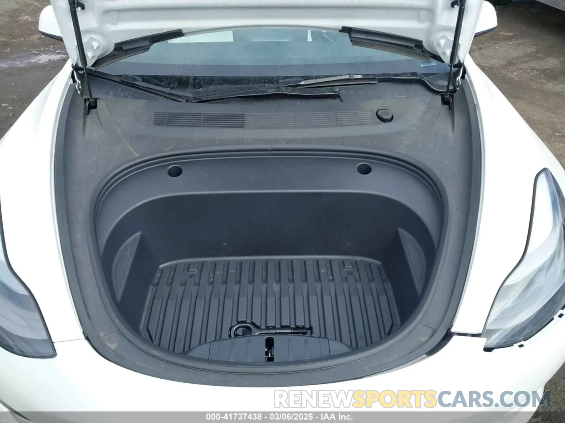 10 Photograph of a damaged car 5YJ3E1EA8PF671613 TESLA MODEL 3 2023