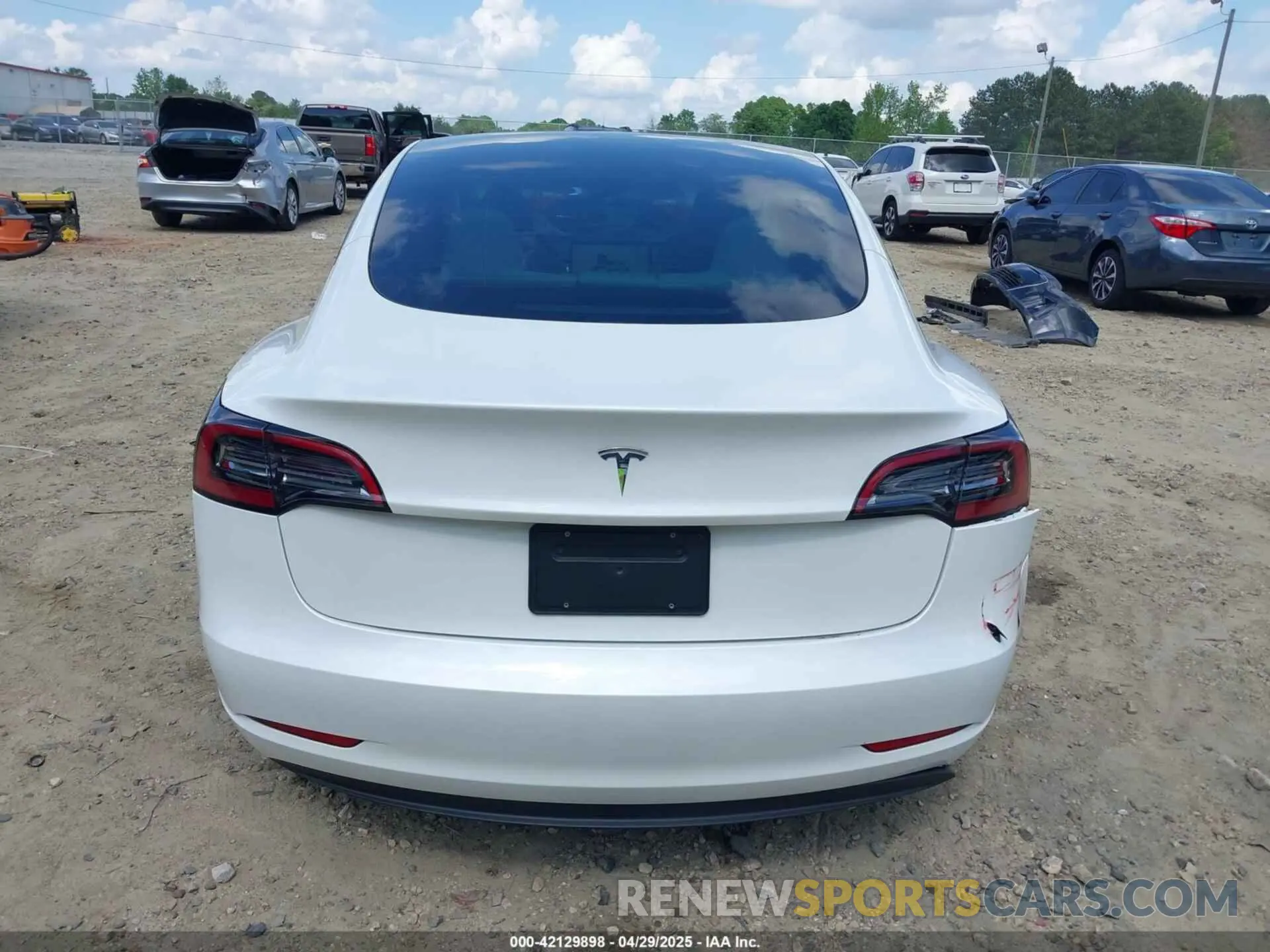 16 Фотография поврежденного автомобиля 5YJ3E1EA8PF690033 TESLA MODEL 3 2023