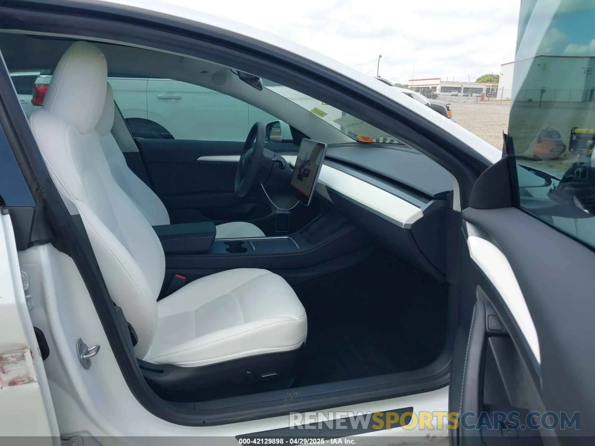 5 Фотография поврежденного автомобиля 5YJ3E1EA8PF690033 TESLA MODEL 3 2023