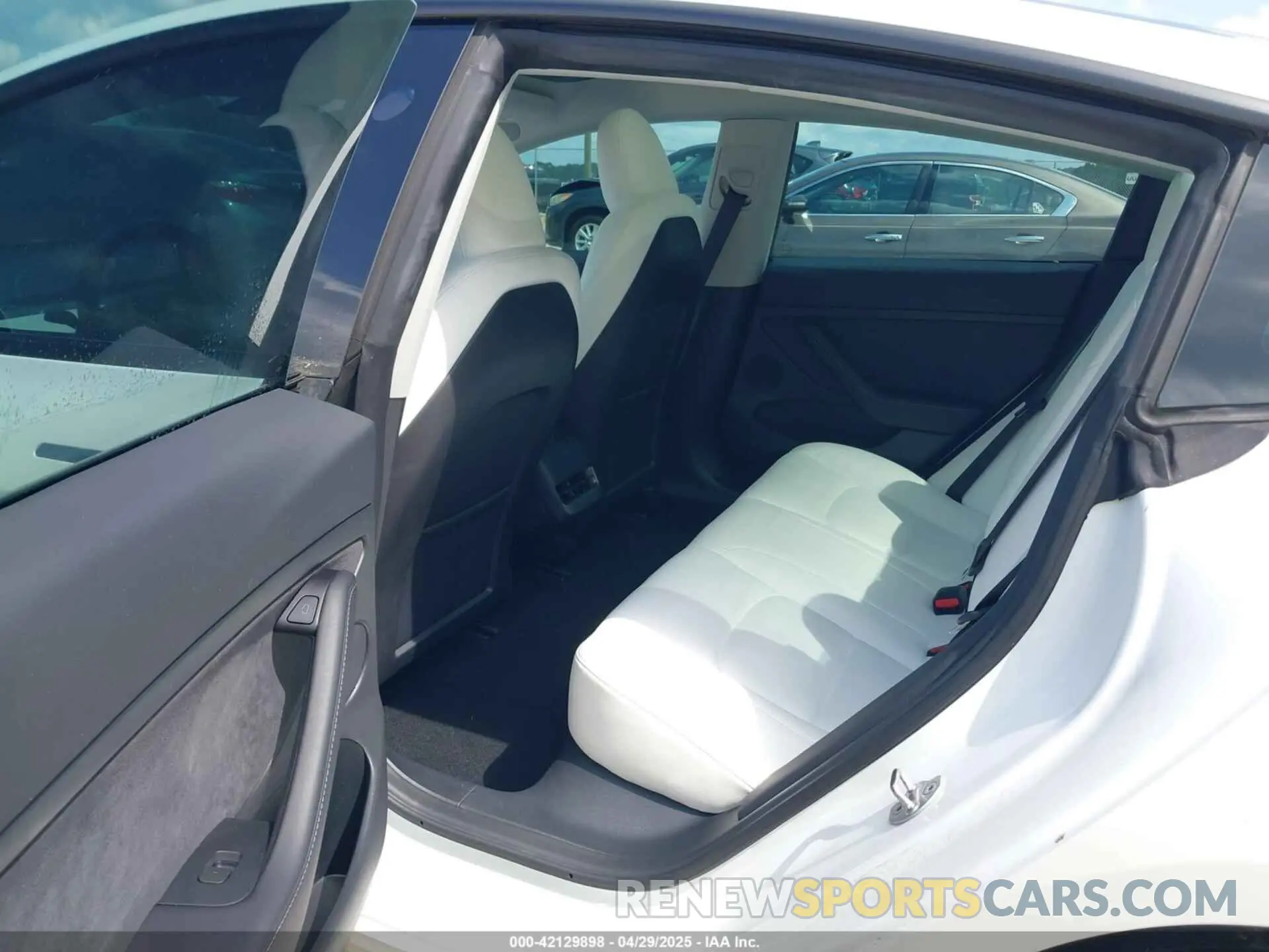 8 Фотография поврежденного автомобиля 5YJ3E1EA8PF690033 TESLA MODEL 3 2023