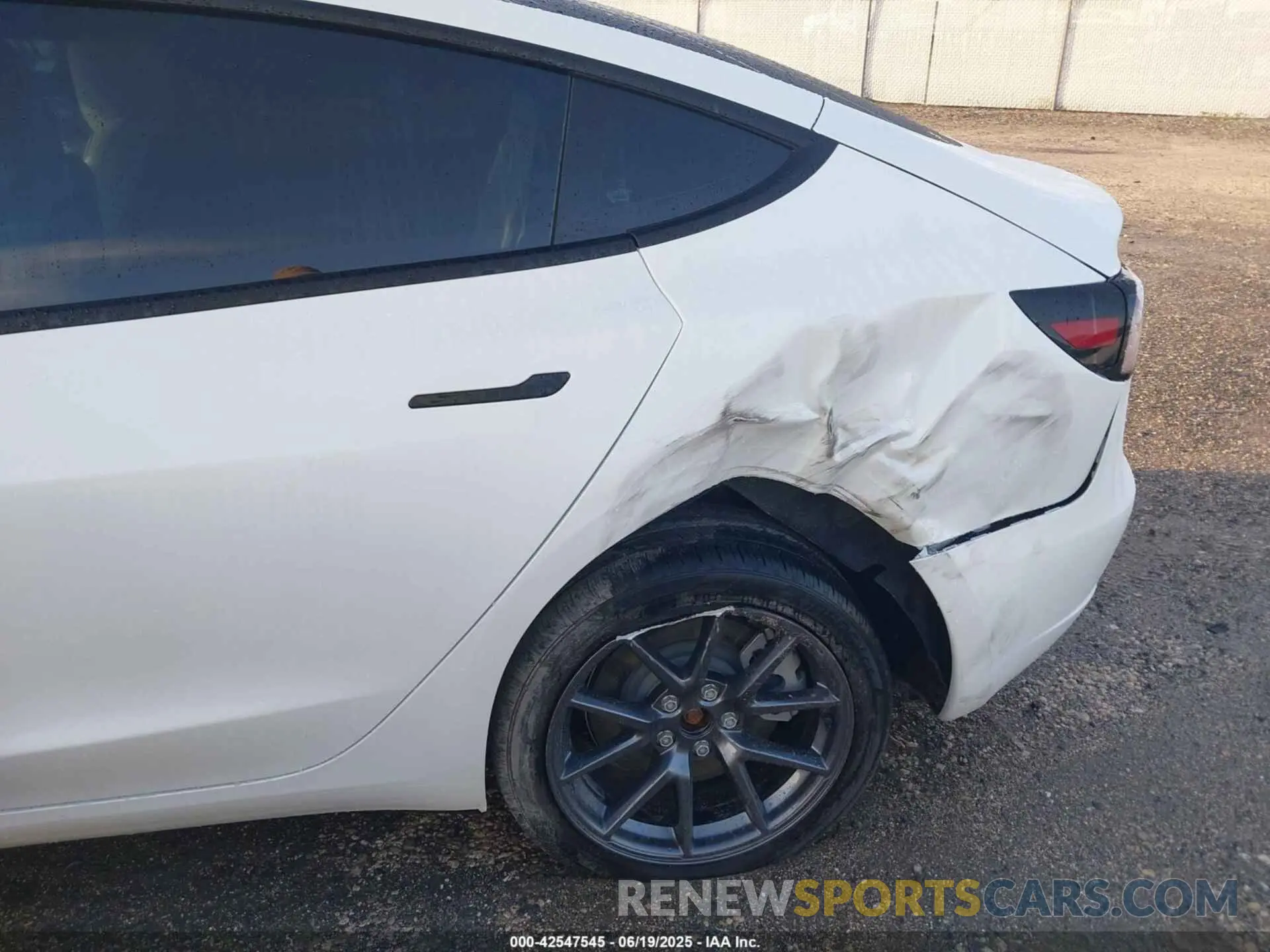 6 Photograph of a damaged car 5YJ3E1EA9PF479343 TESLA MODEL 3 2023