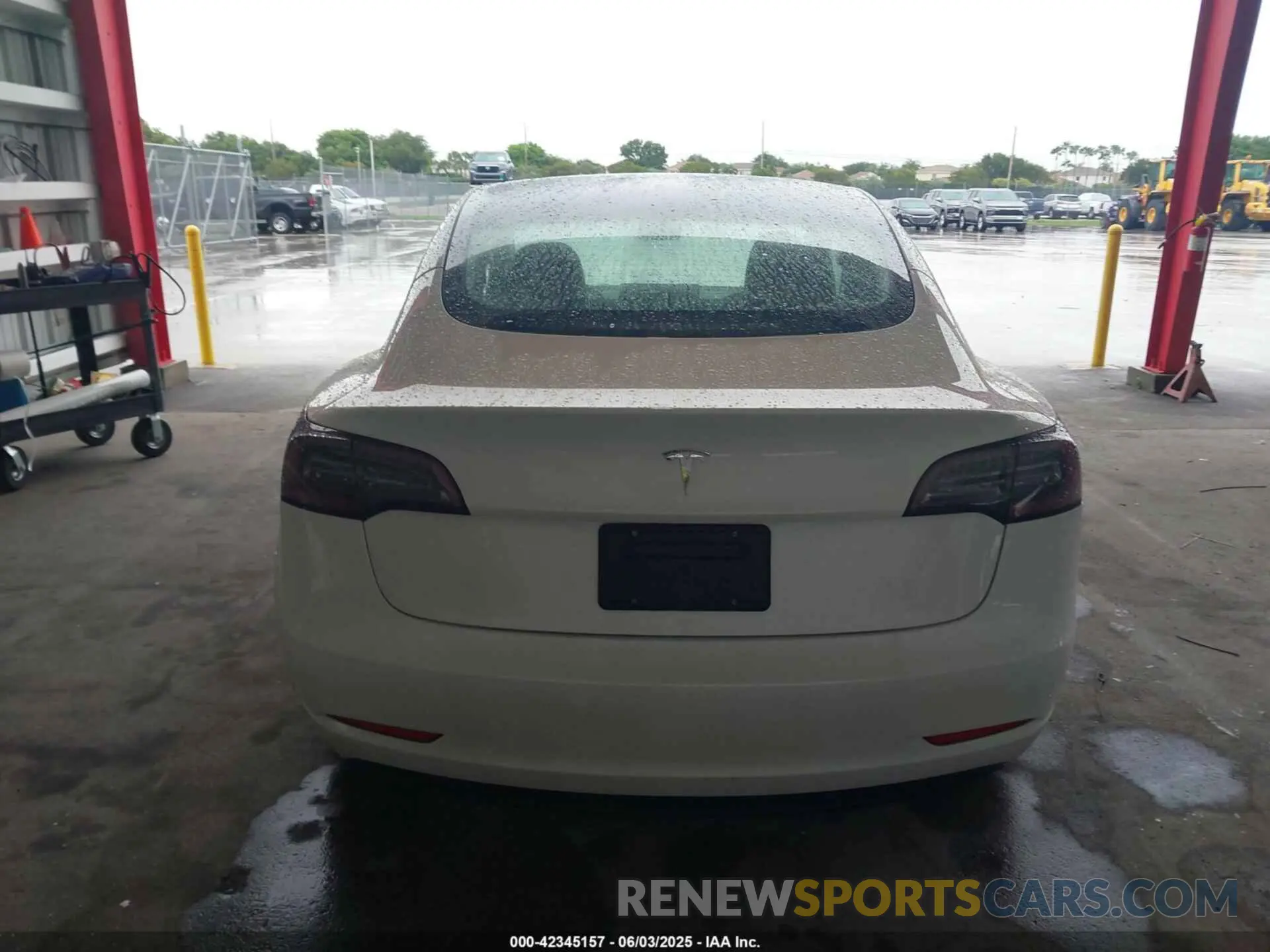 17 Photograph of a damaged car 5YJ3E1EA9PF548726 TESLA MODEL 3 2023