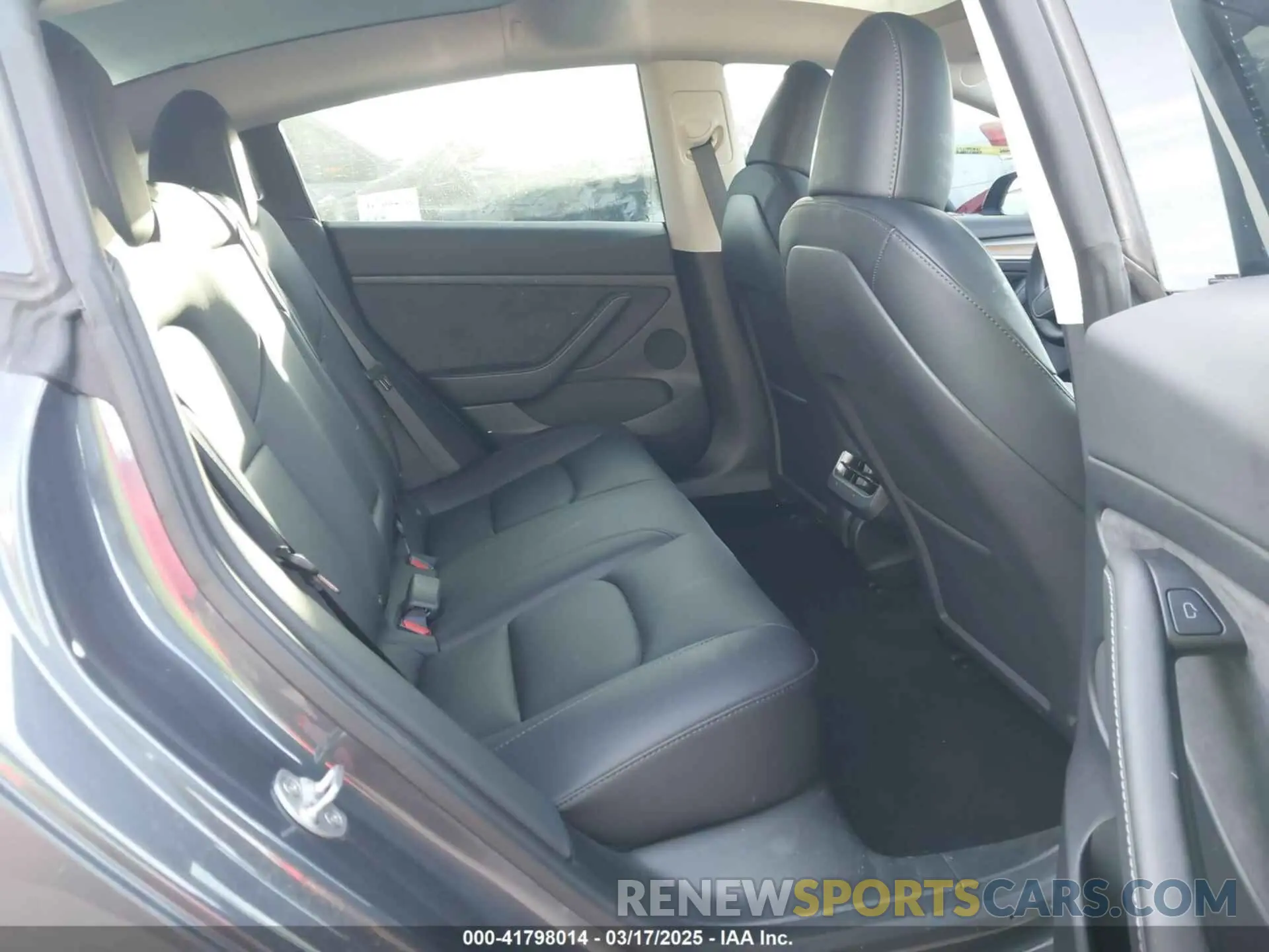 8 Photograph of a damaged car 5YJ3E1EA9PF569494 TESLA MODEL 3 2023