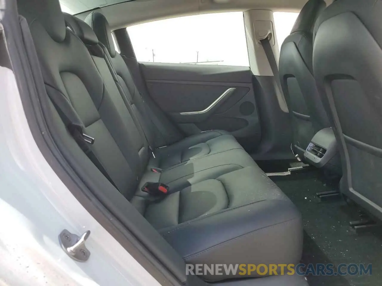 10 Photograph of a damaged car 5YJ3E1EA9PF575733 TESLA MODEL 3 2023