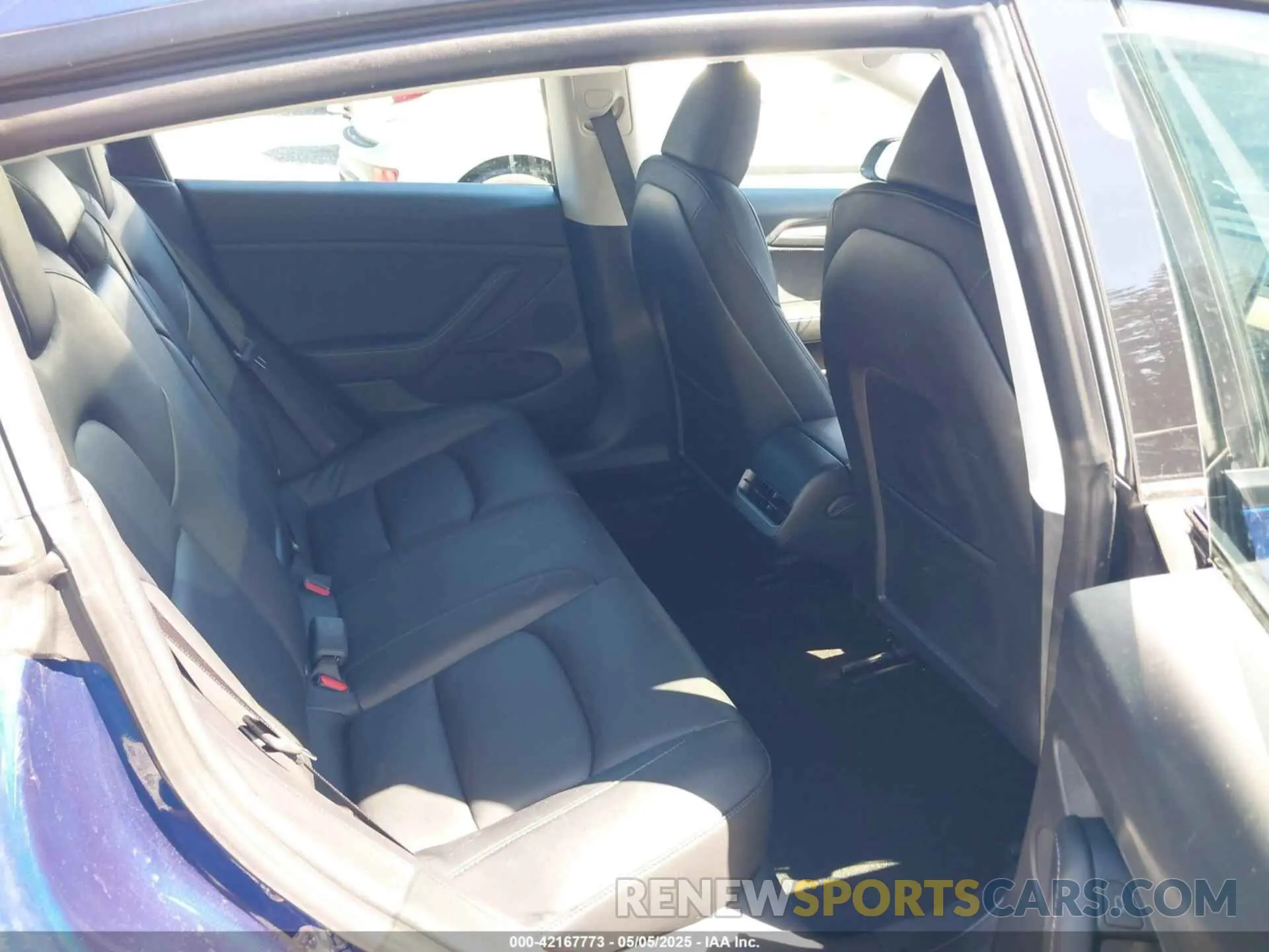 8 Photograph of a damaged car 5YJ3E1EA9PF639141 TESLA MODEL 3 2023