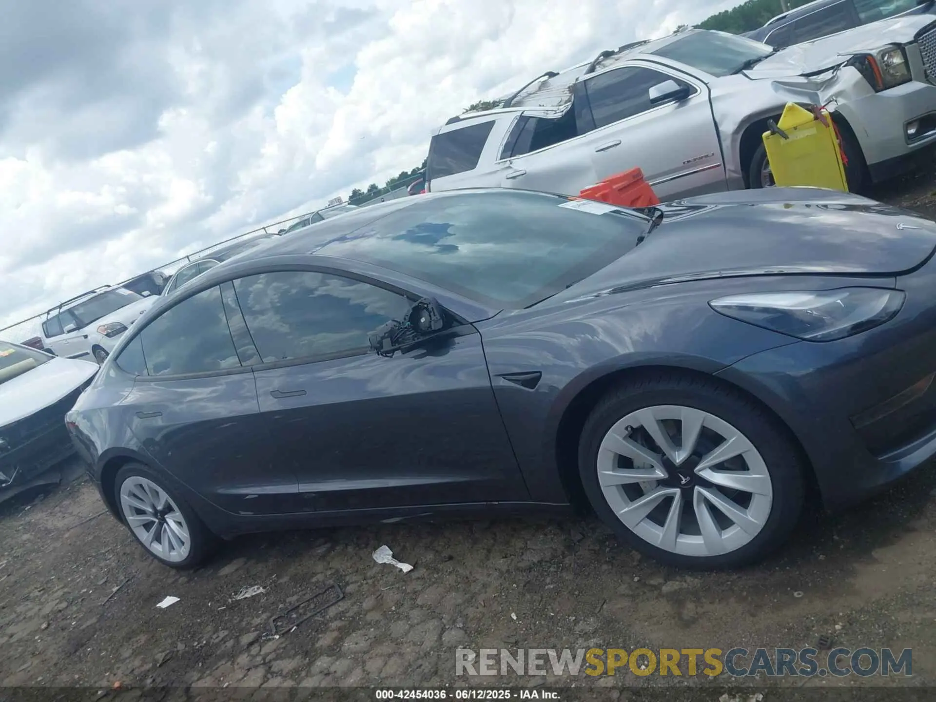 12 Фотография поврежденного автомобиля 5YJ3E1EA9PF687349 TESLA MODEL 3 2023
