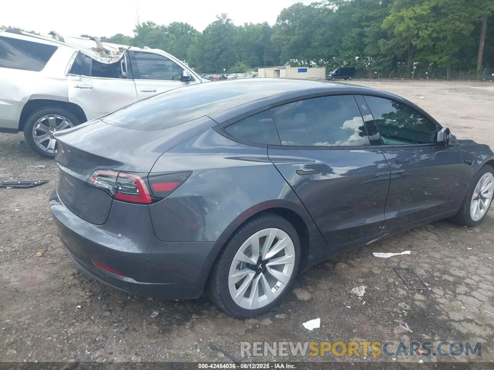 4 Фотография поврежденного автомобиля 5YJ3E1EA9PF687349 TESLA MODEL 3 2023