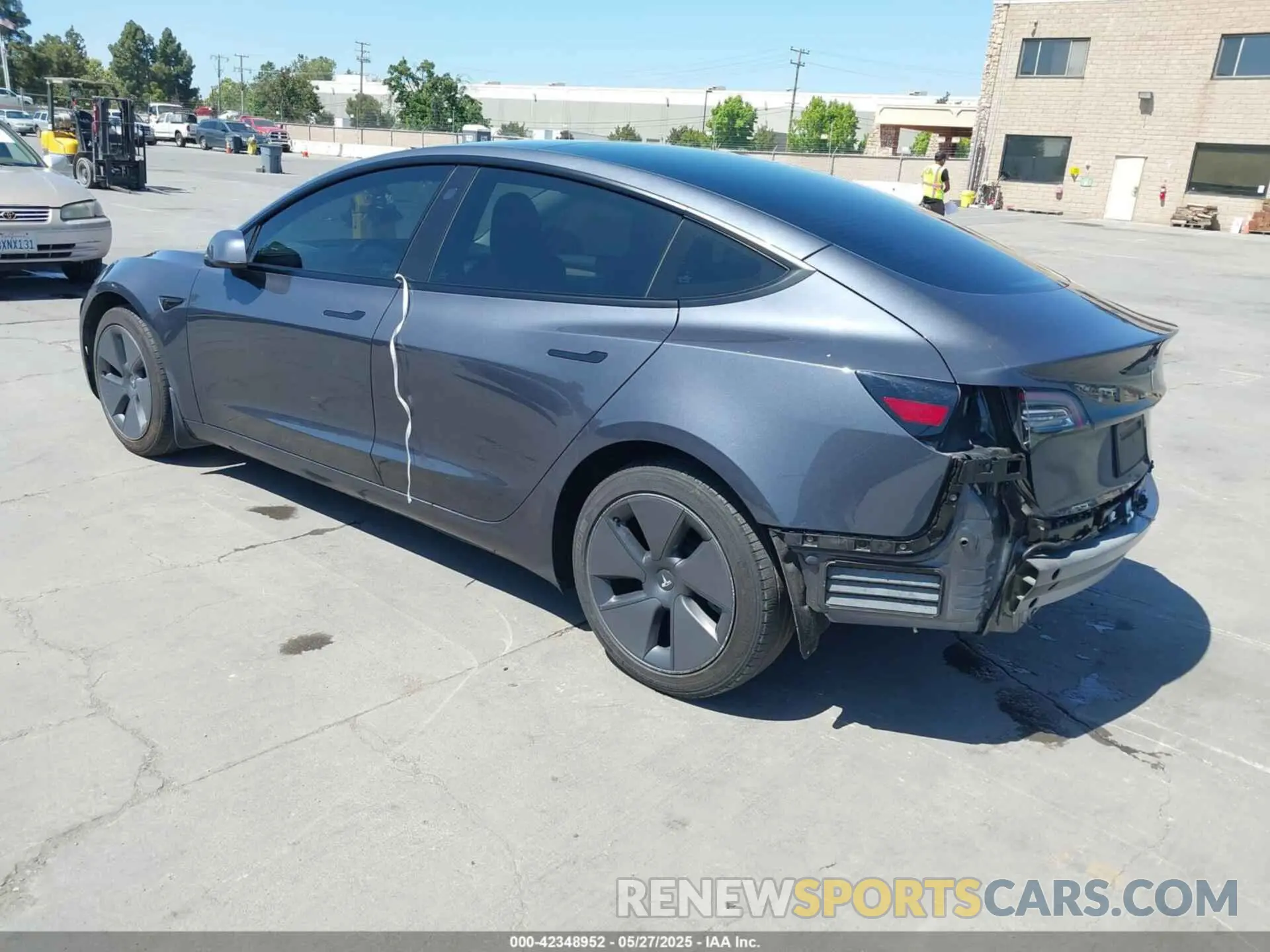 3 Фотография поврежденного автомобиля 5YJ3E1EAXPF405588 TESLA MODEL 3 2023