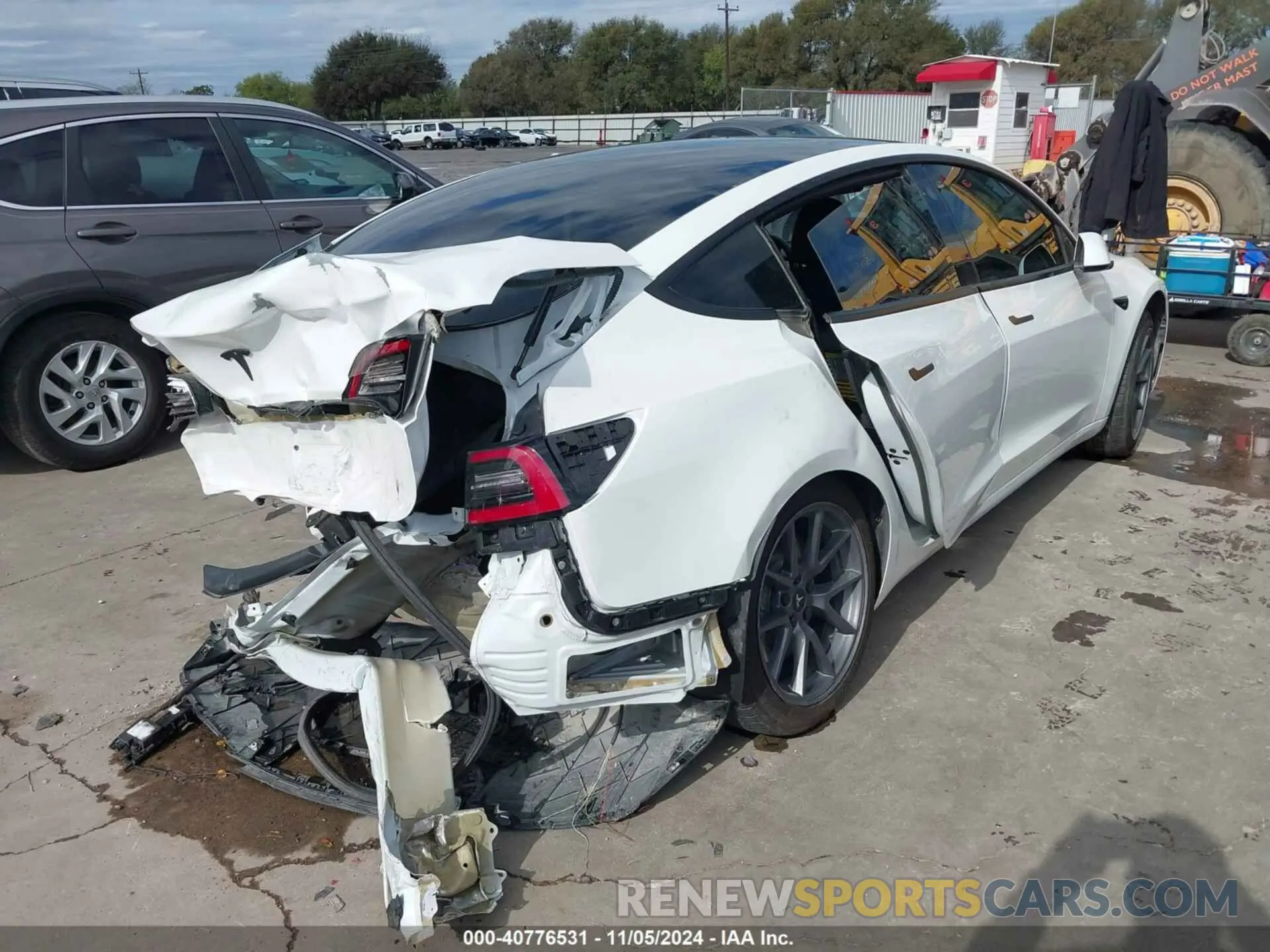 4 Фотография поврежденного автомобиля 5YJ3E1EAXPF568063 TESLA MODEL 3 2023