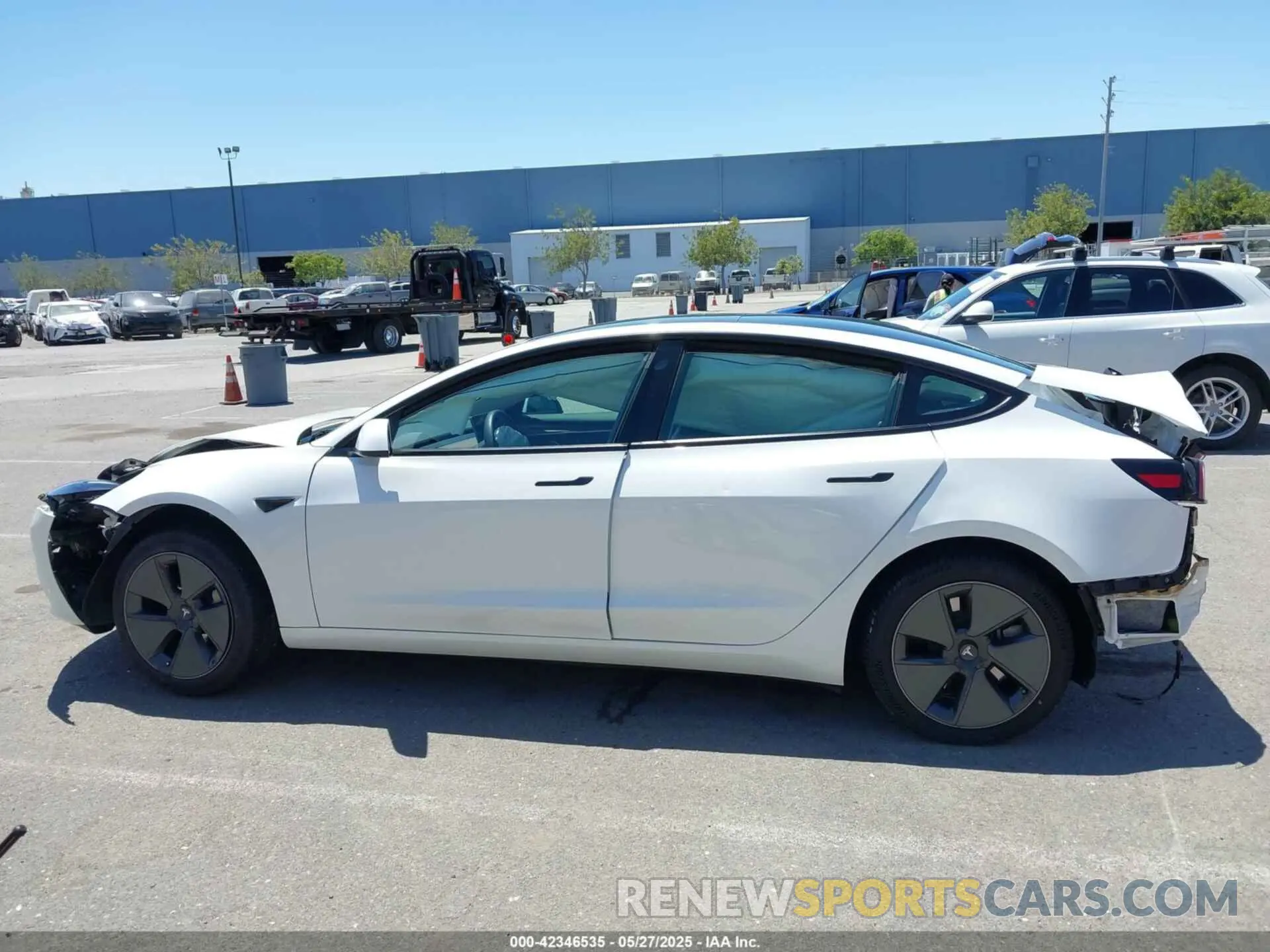 14 Фотография поврежденного автомобиля 5YJ3E1EAXPF568984 TESLA MODEL 3 2023