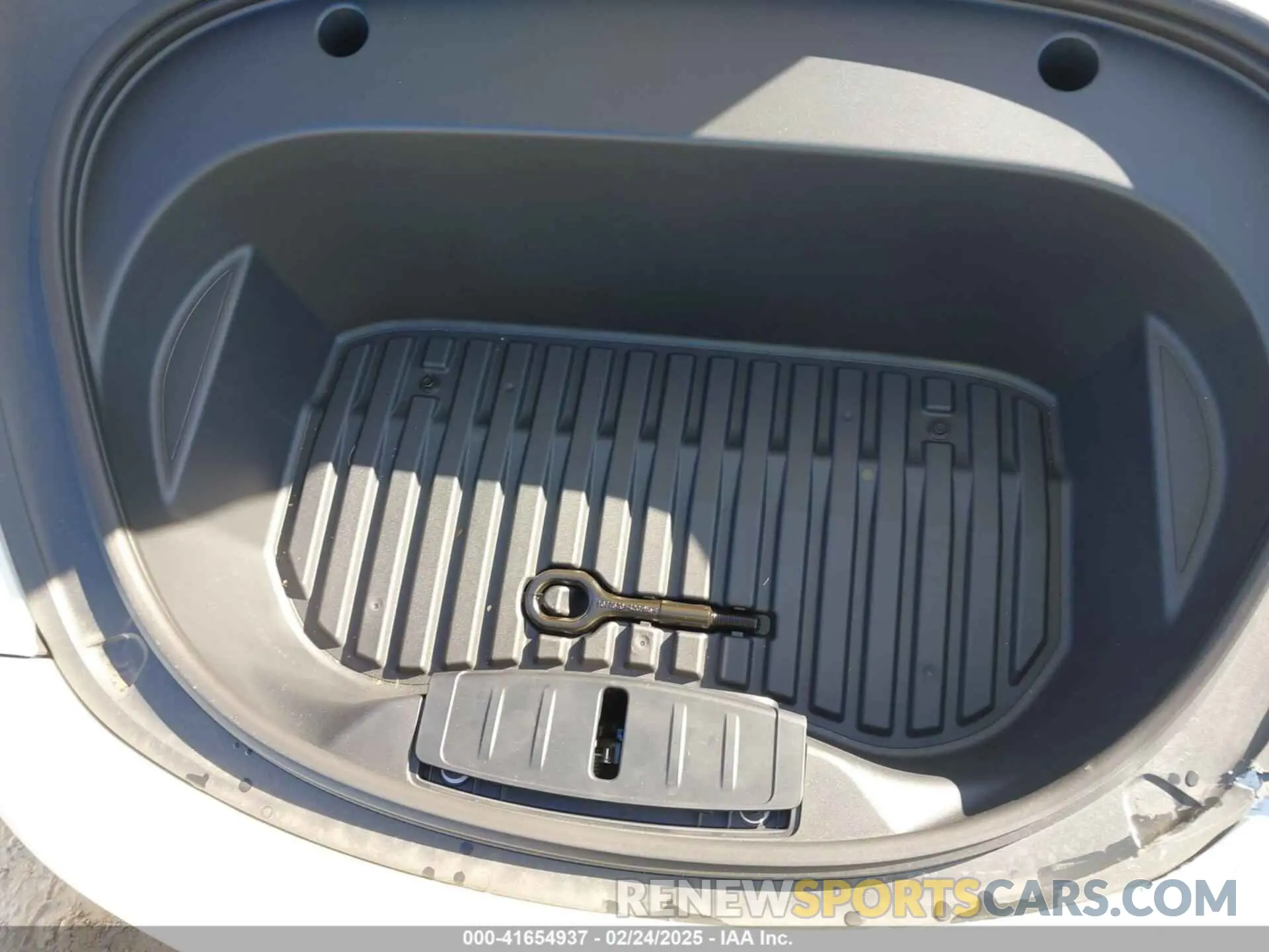 10 Photograph of a damaged car 5YJ3E1EAXPF570038 TESLA MODEL 3 2023