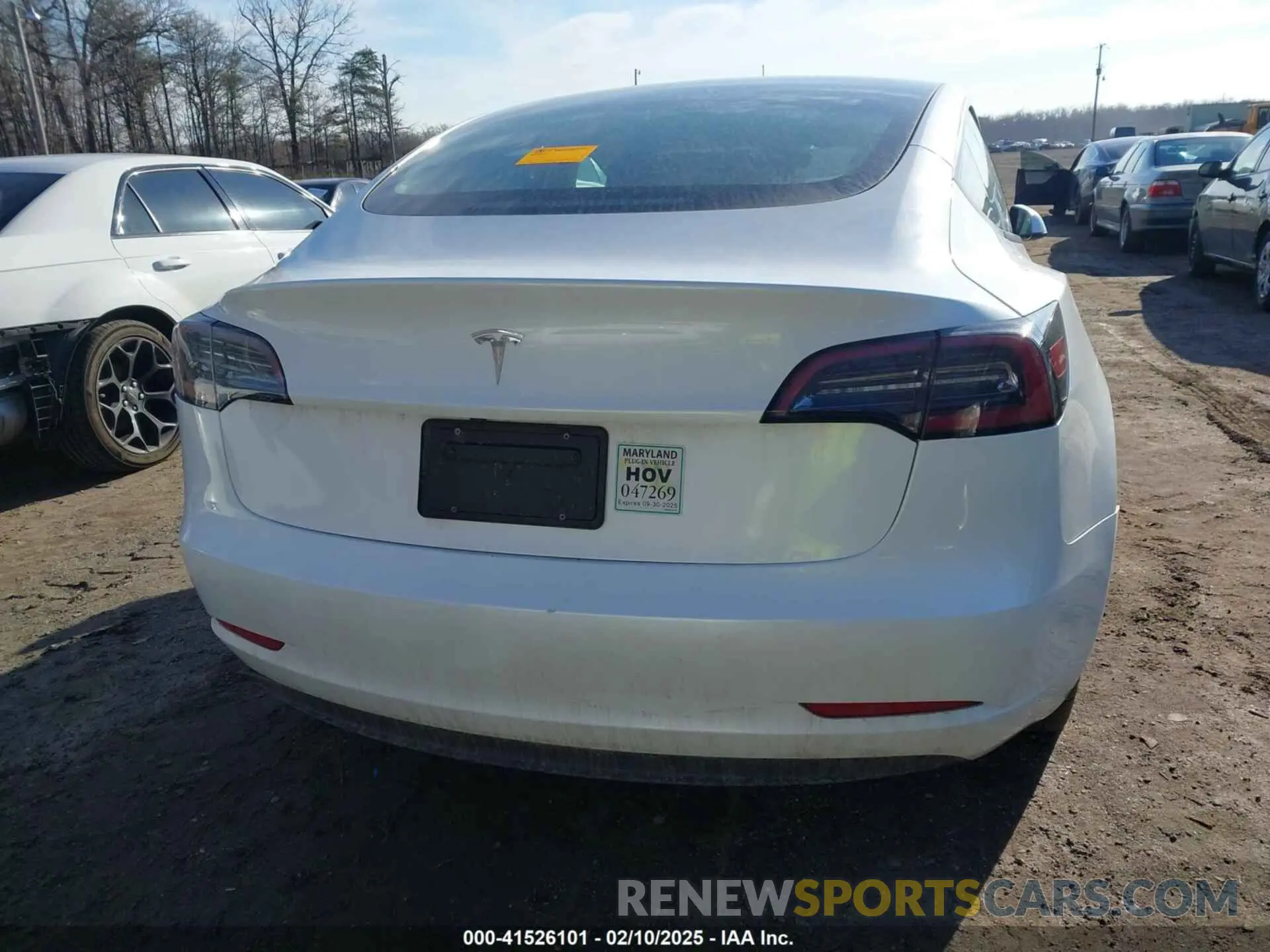 17 Photograph of a damaged car 5YJ3E1EAXPF572744 TESLA MODEL 3 2023