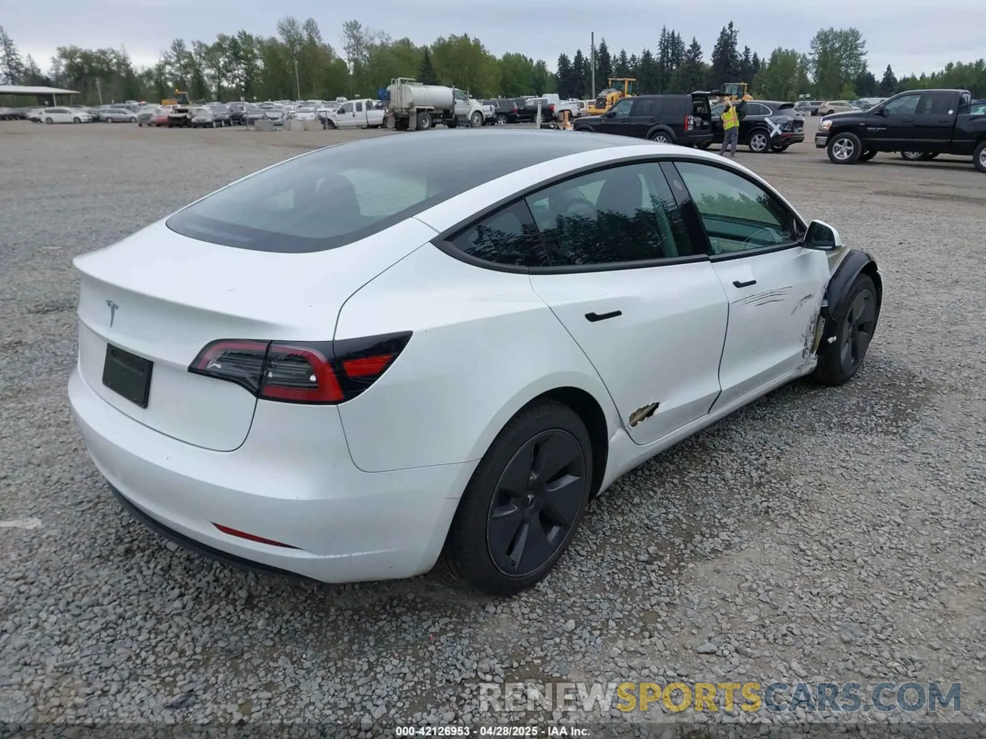 4 Фотография поврежденного автомобиля 5YJ3E1EAXPF611882 TESLA MODEL 3 2023
