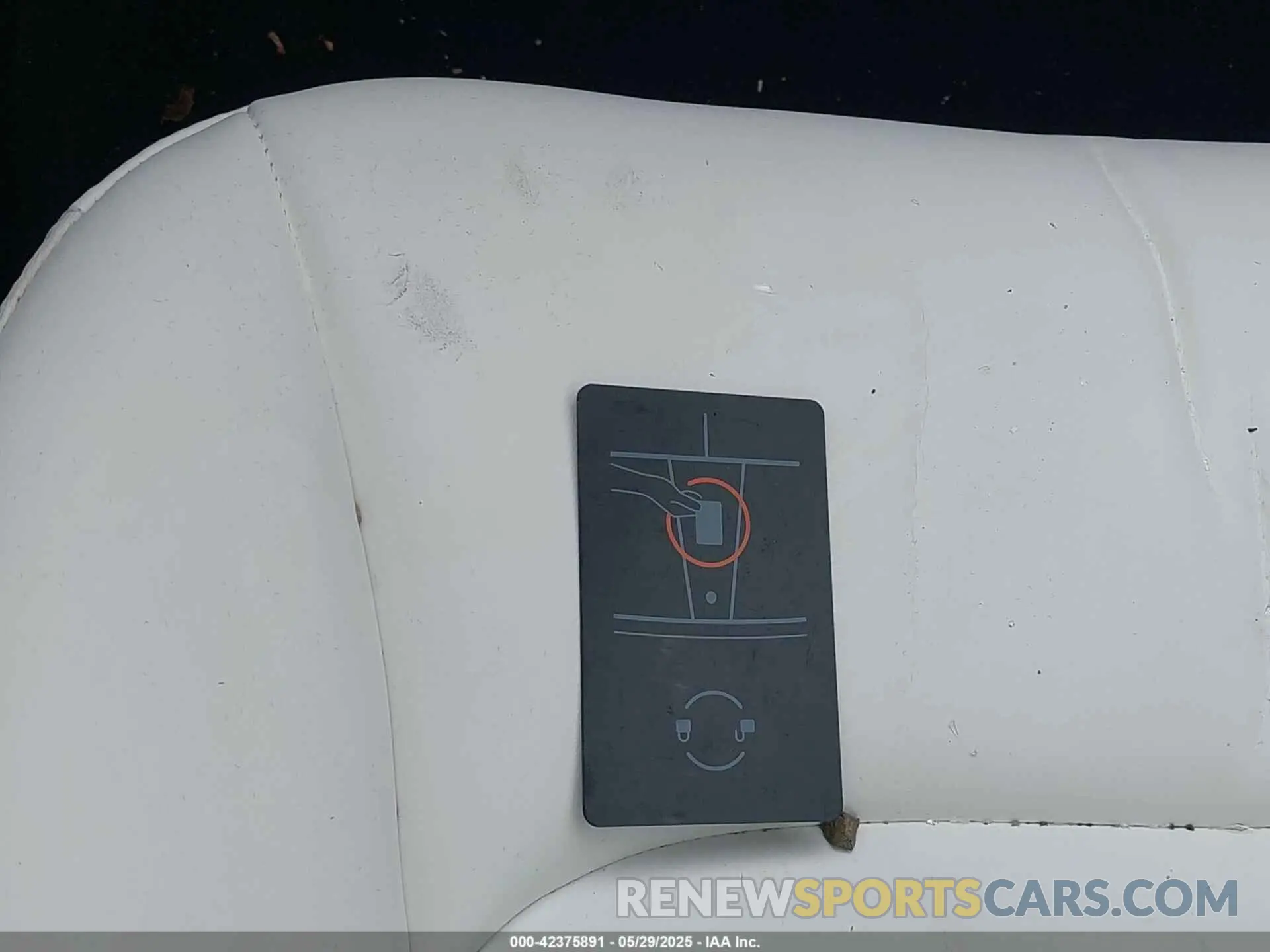 11 Photograph of a damaged car 5YJ3E1EB0PF389992 TESLA MODEL 3 2023