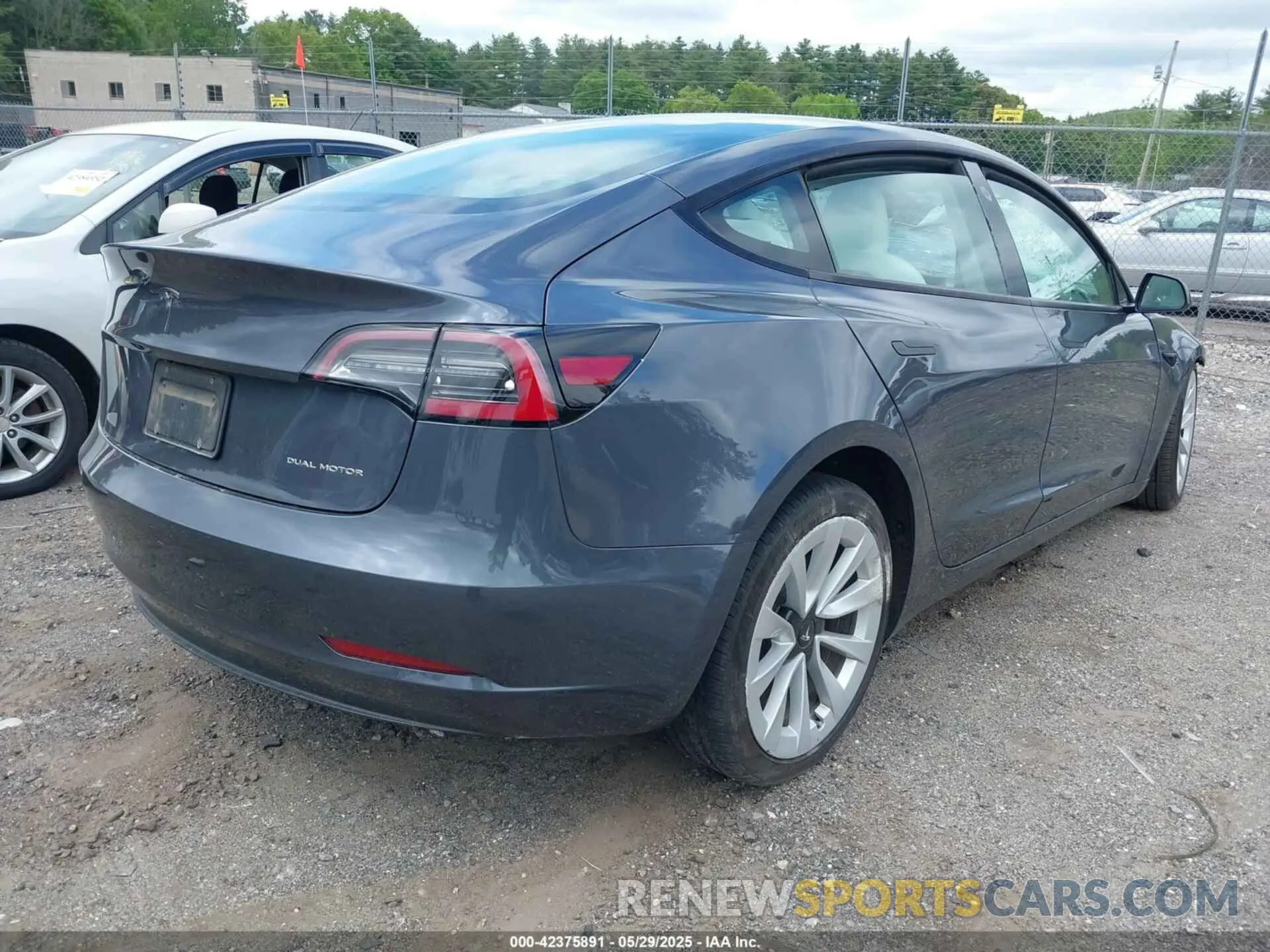 4 Photograph of a damaged car 5YJ3E1EB0PF389992 TESLA MODEL 3 2023