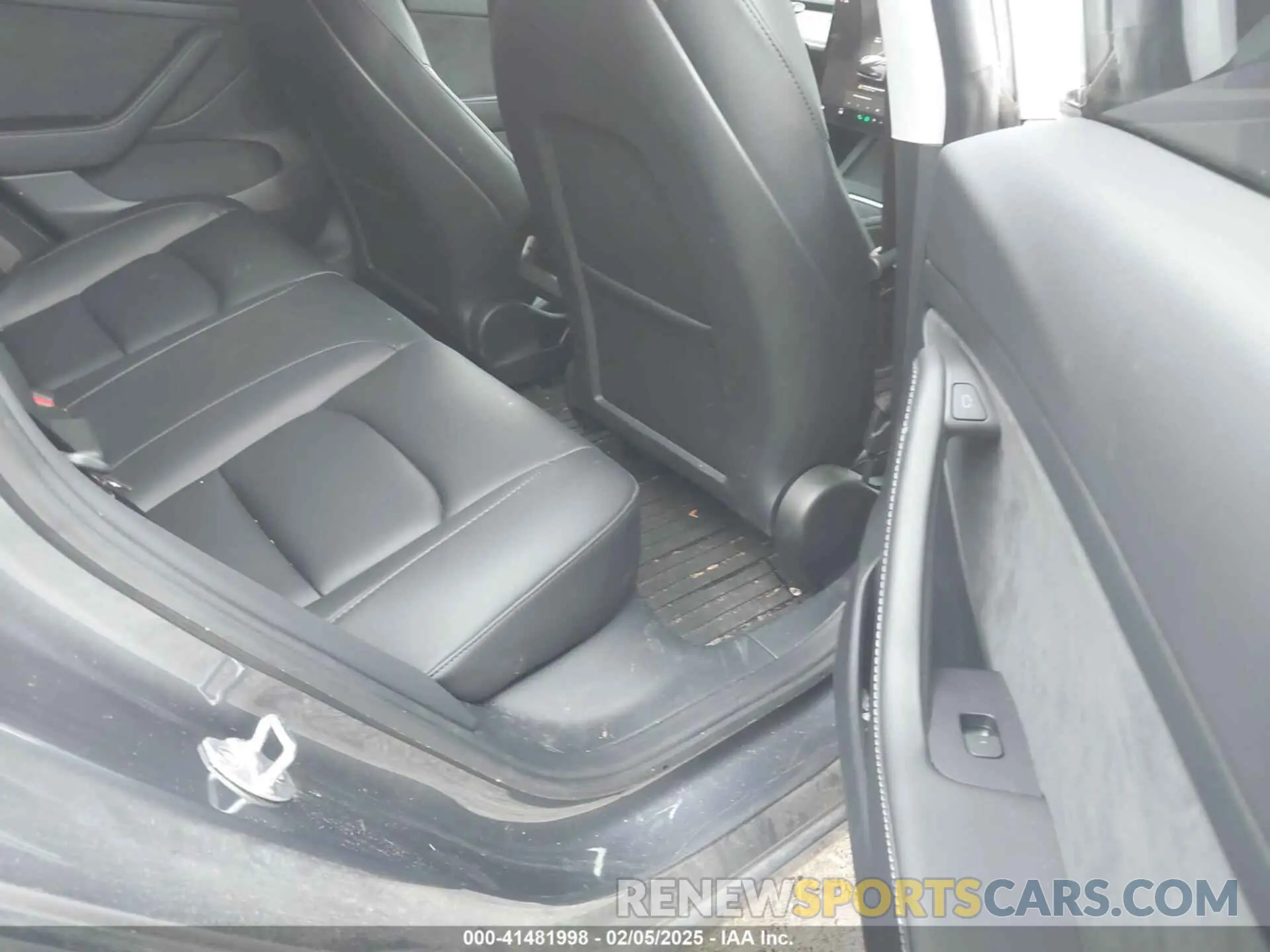 8 Photograph of a damaged car 5YJ3E1EB2PF637191 TESLA MODEL 3 2023