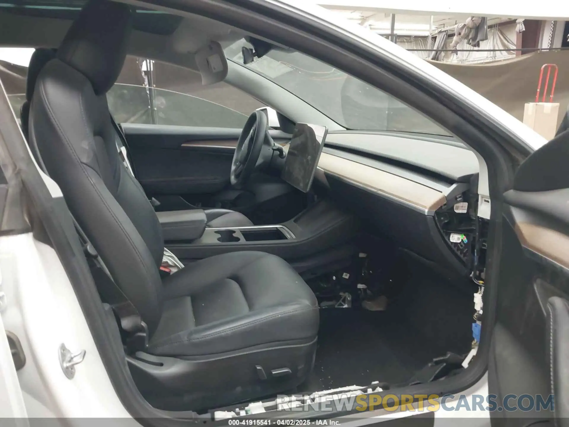 5 Photograph of a damaged car 5YJ3E1EB3PF603955 TESLA MODEL 3 2023