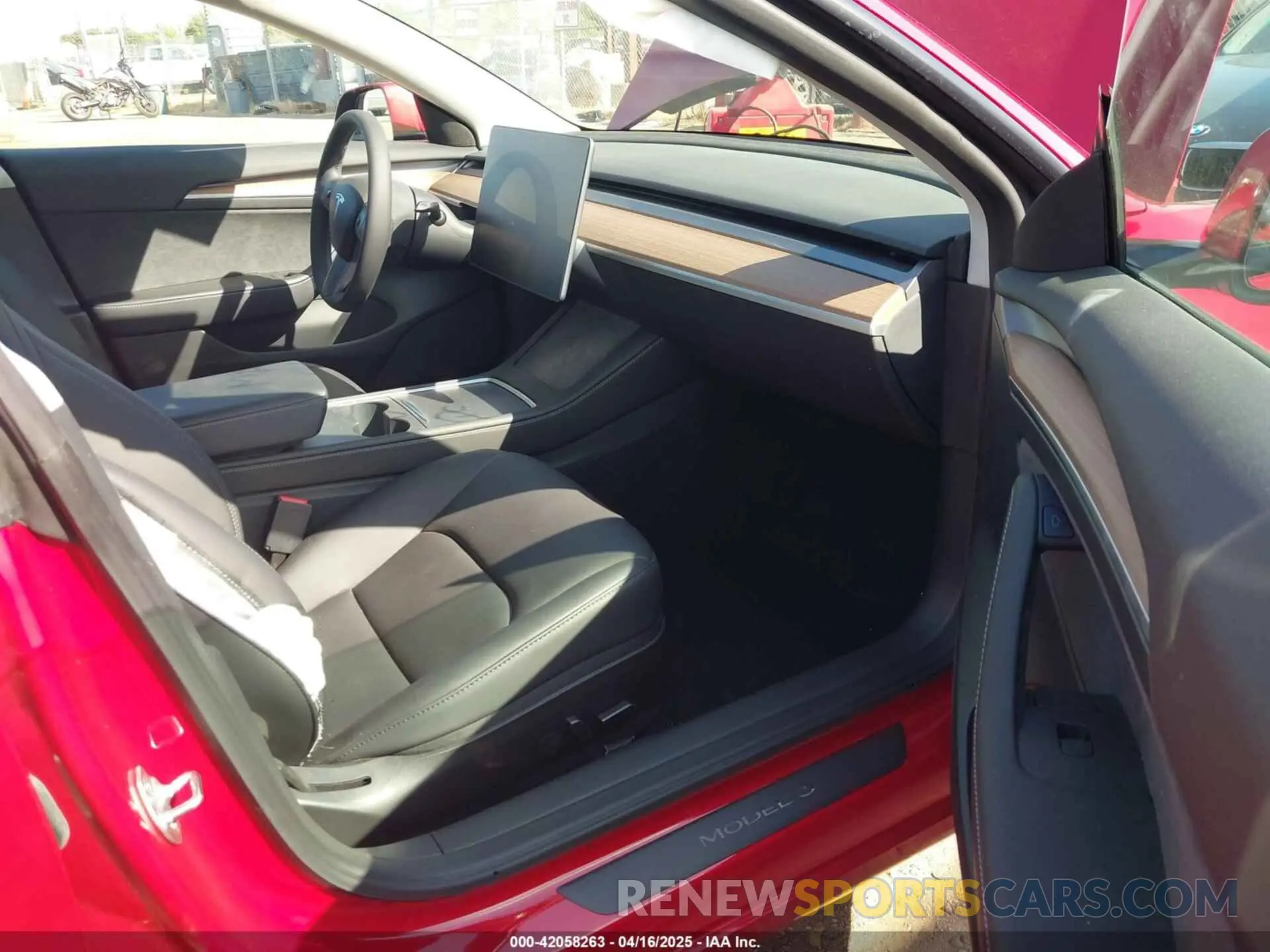 5 Photograph of a damaged car 5YJ3E1EB3PF637815 TESLA MODEL 3 2023