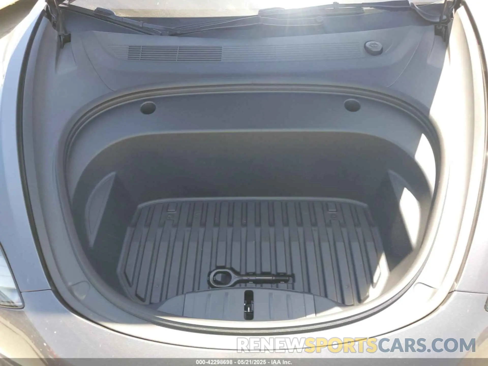 10 Photograph of a damaged car 5YJ3E1EB3PF698548 TESLA MODEL 3 2023
