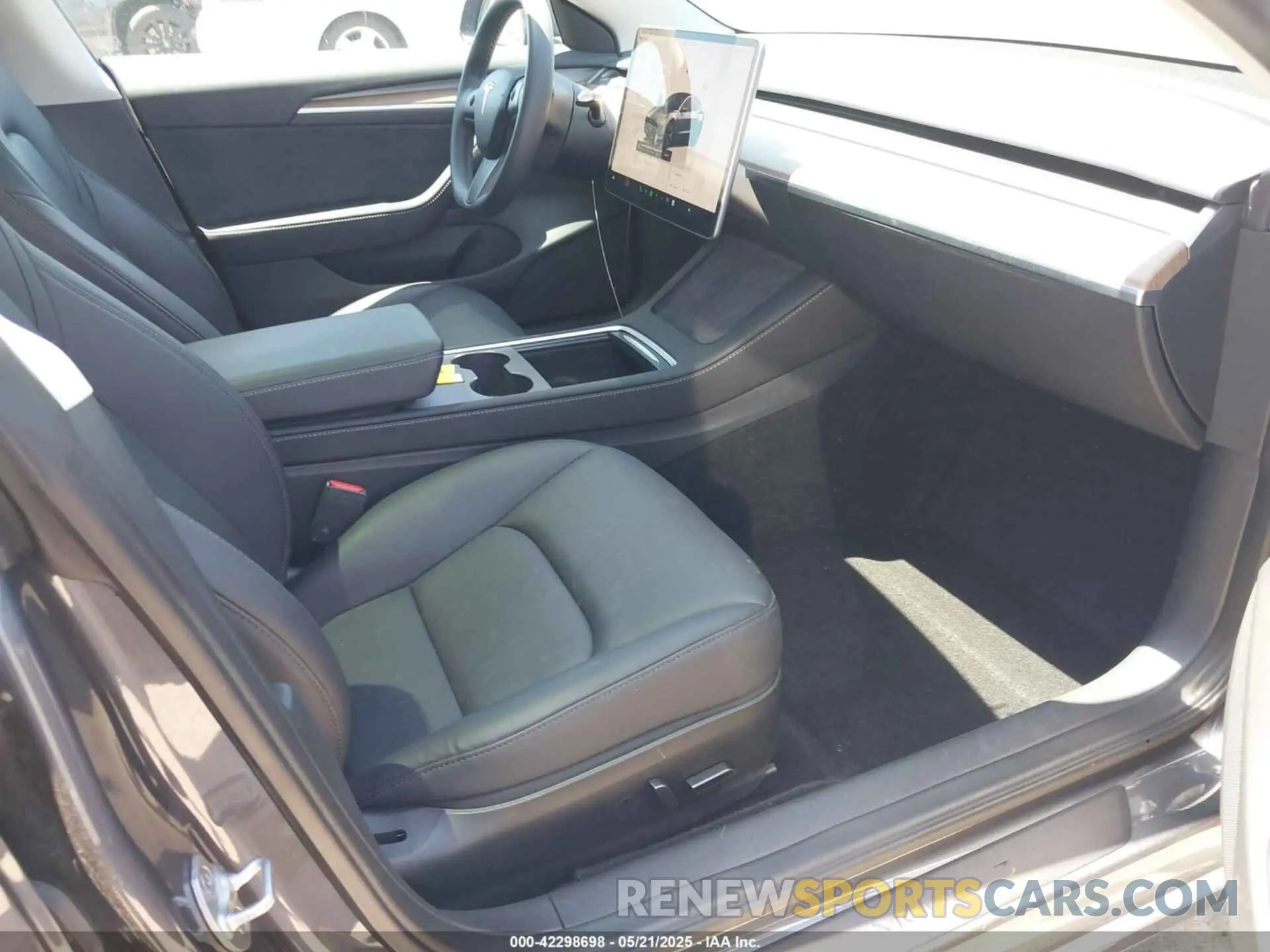 5 Photograph of a damaged car 5YJ3E1EB3PF698548 TESLA MODEL 3 2023