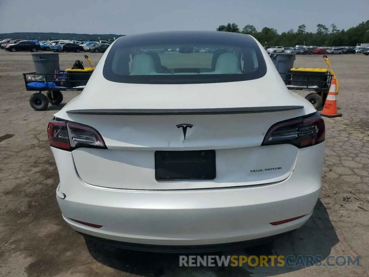 6 Photograph of a damaged car 5YJ3E1EB6PF472343 TESLA MODEL 3 2023