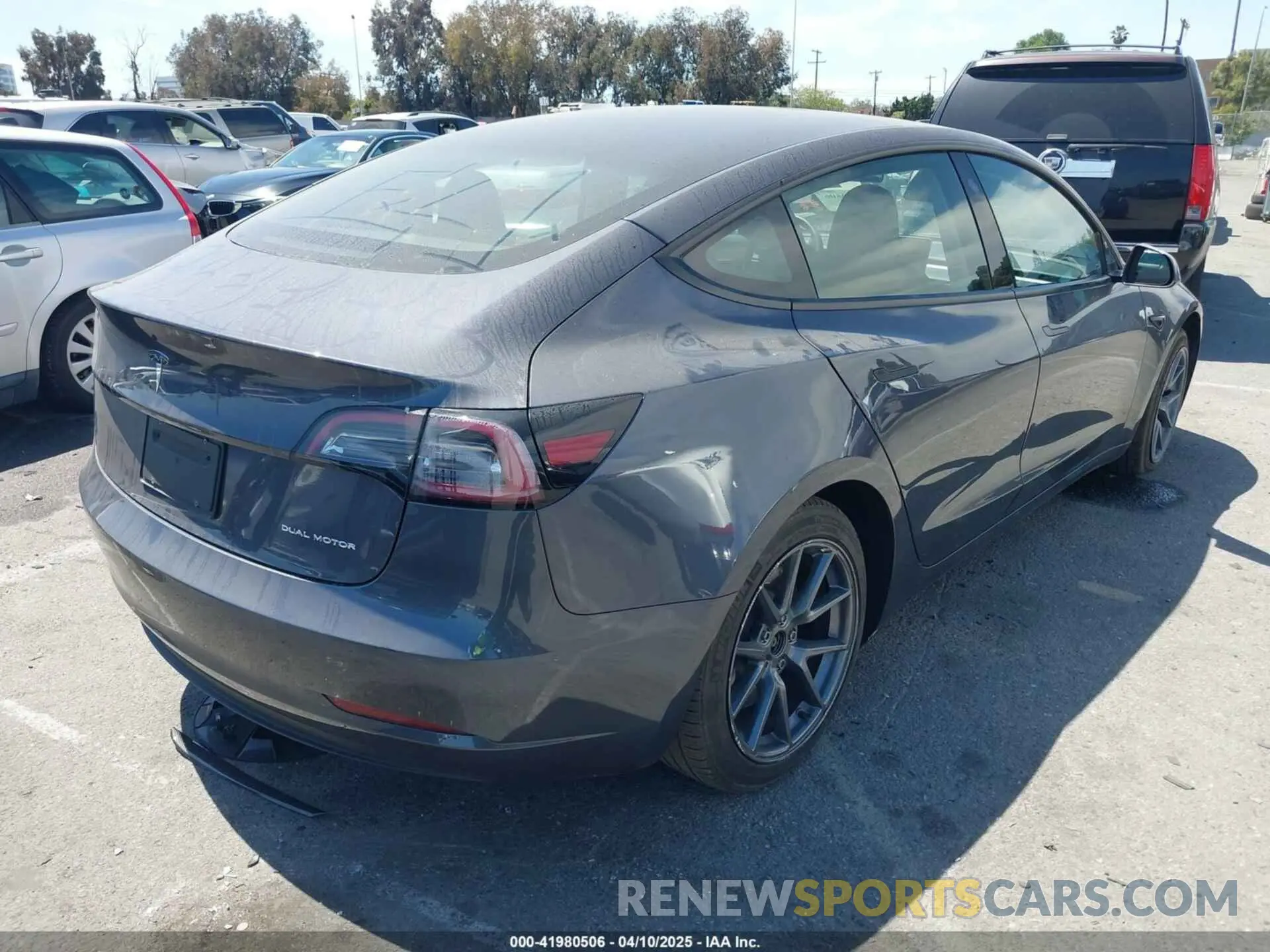 4 Photograph of a damaged car 5YJ3E1EB6PF682747 TESLA MODEL 3 2023