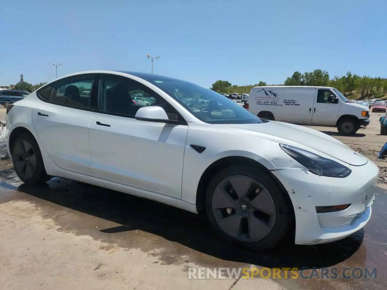 4 Photograph of a damaged car 5YJ3E1EB7PF636375 TESLA MODEL 3 2023