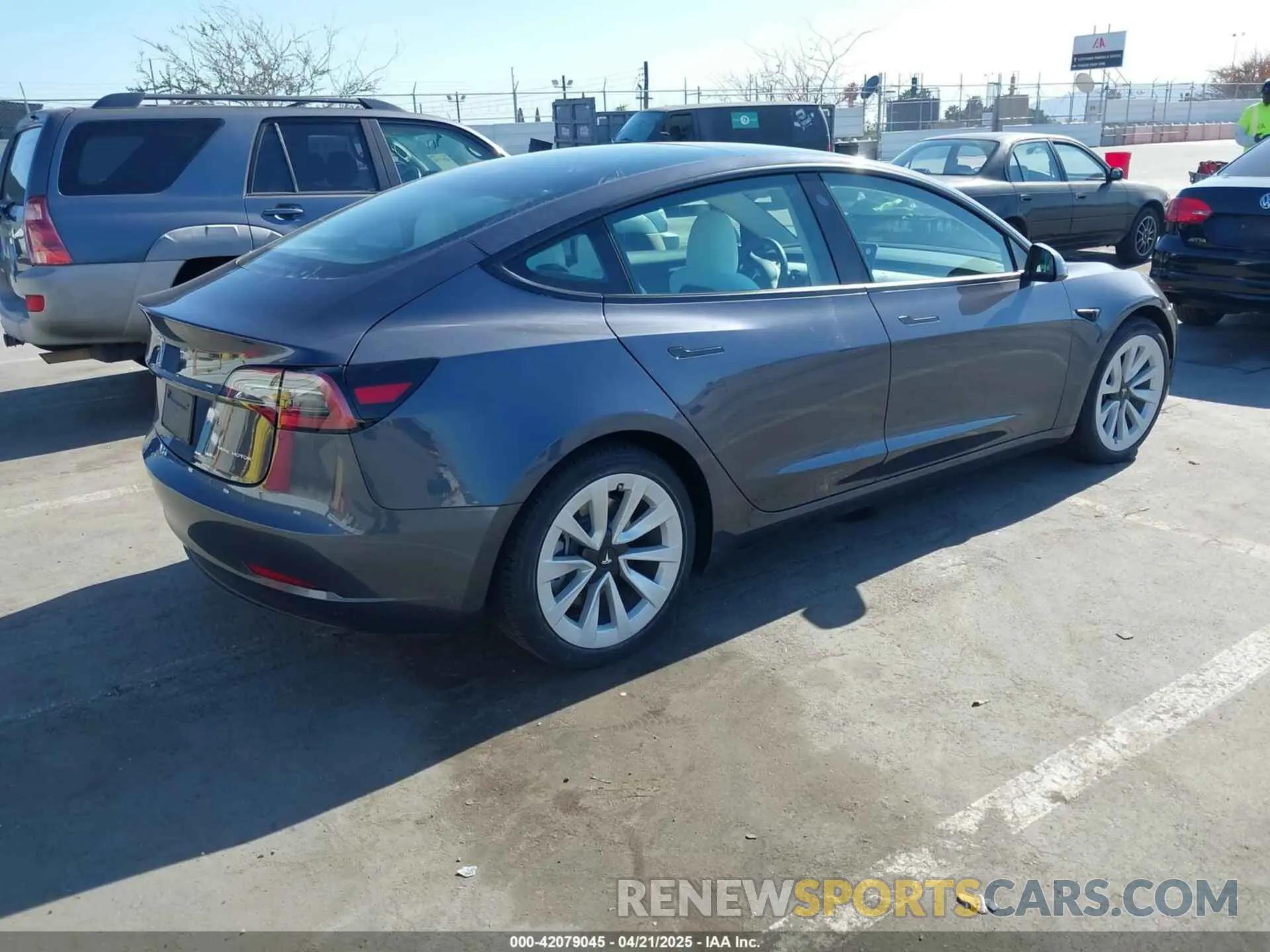 4 Фотография поврежденного автомобиля 5YJ3E1EB7PF704061 TESLA MODEL 3 2023
